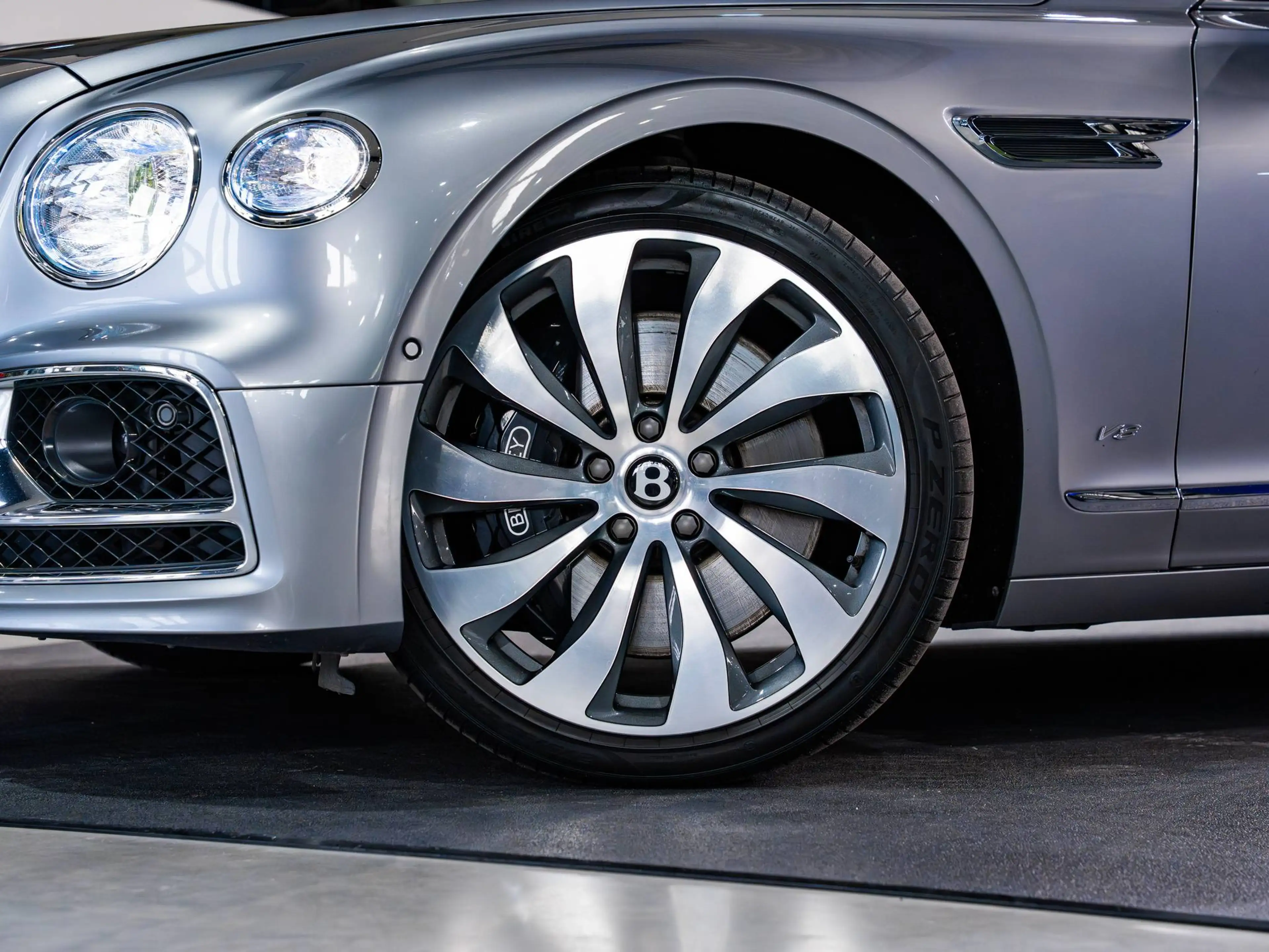 Bentley Flying Spur Flying Spur 4.0 V8 - Mulliner - 22" Mulliner - Touring - Naim - Pano - Night Vision - 360° — photo 7
