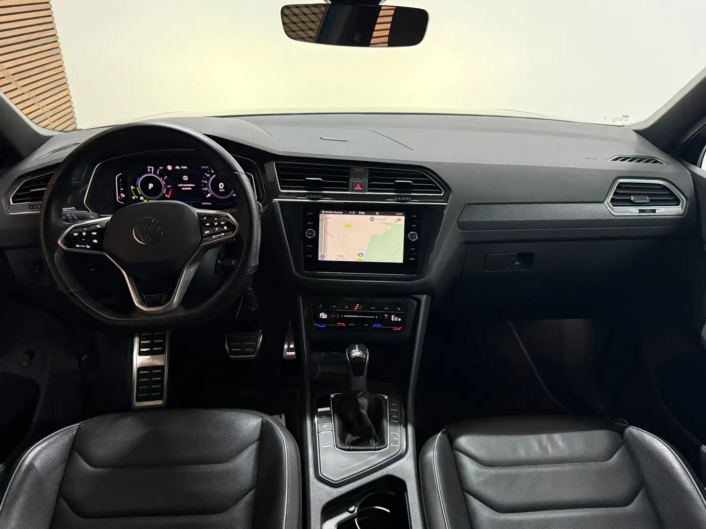 Volkswagen Tiguan 1.4 TSI eHybrid 2x R-Line Business+ | HUD | Leder Blauw - 2