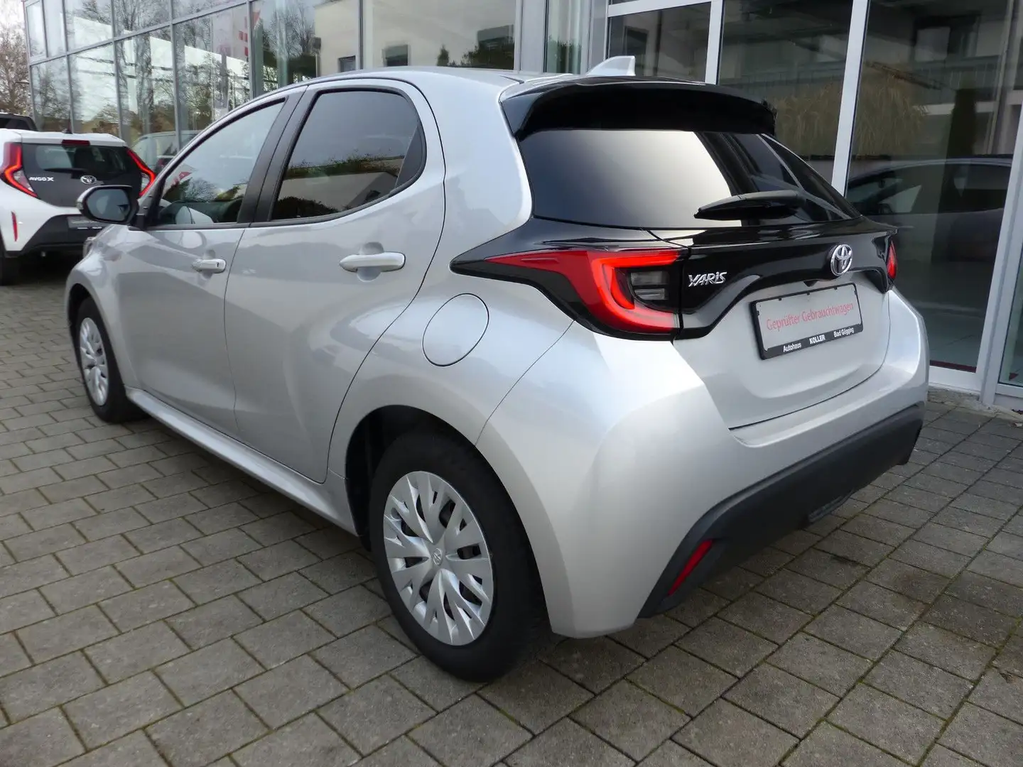 Toyota Yaris 1.5 VVT-iE Klima LED CarPlay Kamera SHZ Argent - 2