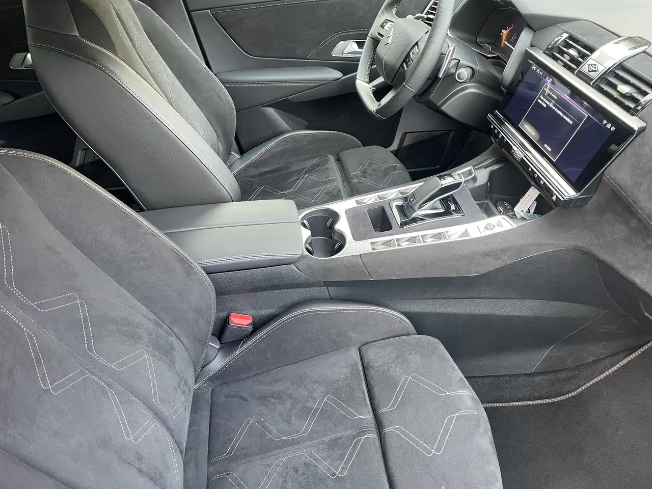 DS Automobiles DS 7 Crossback 2024