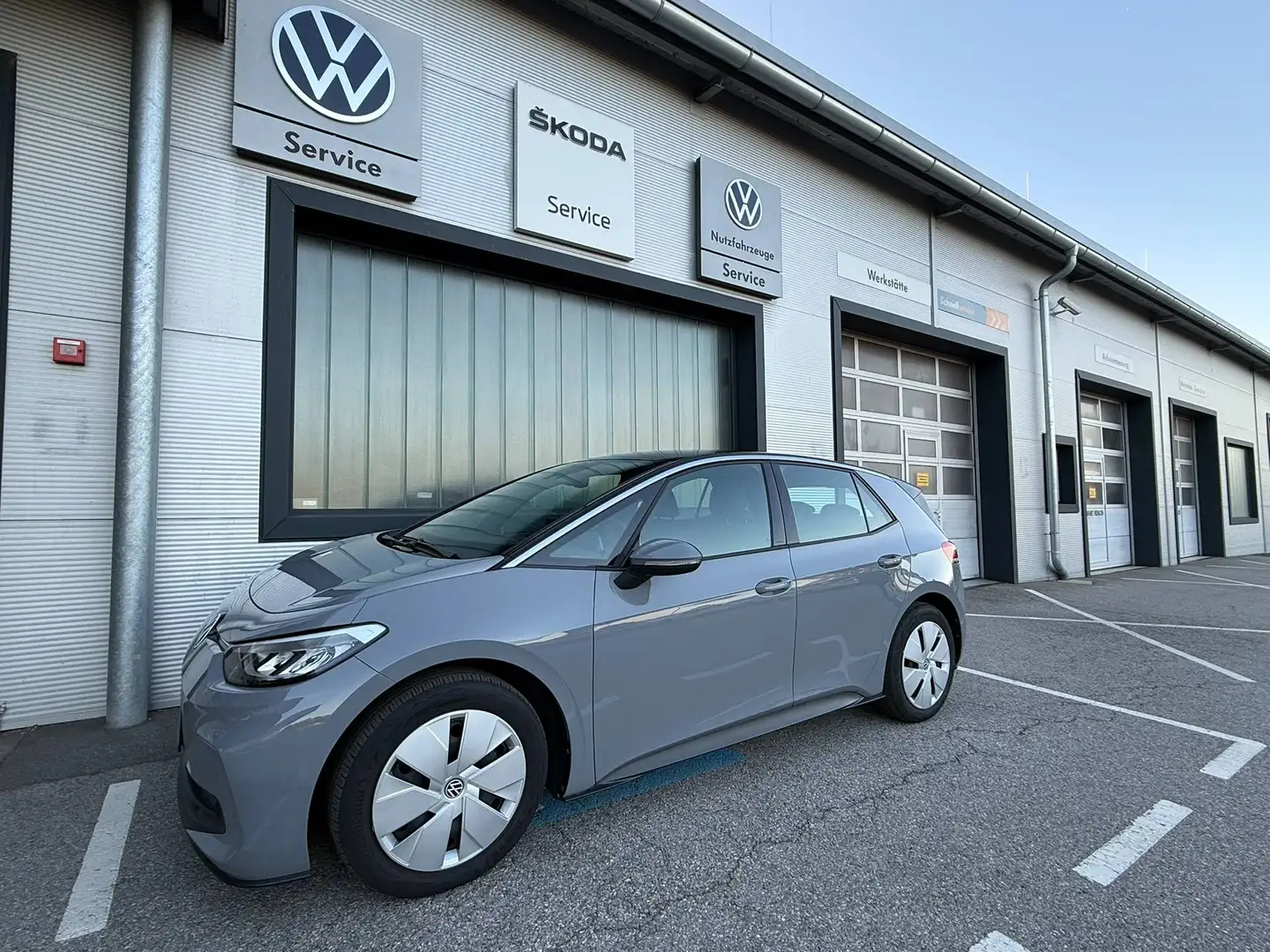 Volkswagen ID.3 Pro 150kW 62KW-Brutto / 58KW-Netto Batterie, LED, PDC vorne-hinten usw. Grau - 1