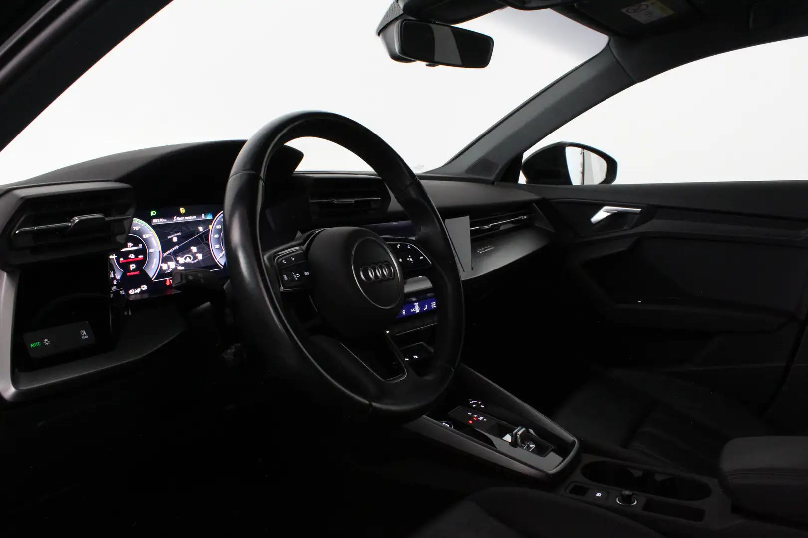 Audi A3 Sportback 40 TFSI e Edition 204pk Leer/Camera/St Zwart - 2