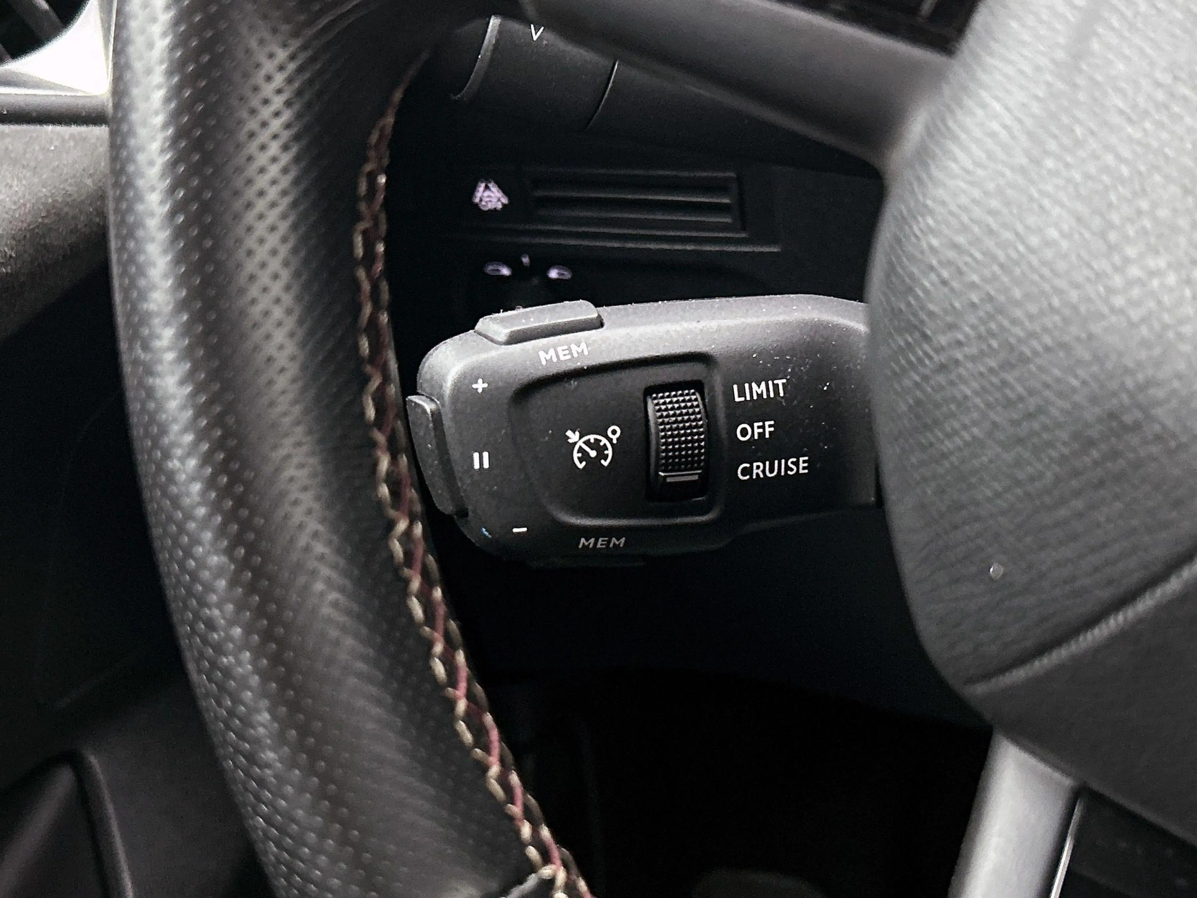 DS Automobiles DS 3 Crossback 1.2 Performance Line 100pk | Navigatie | Climate C — photo 15