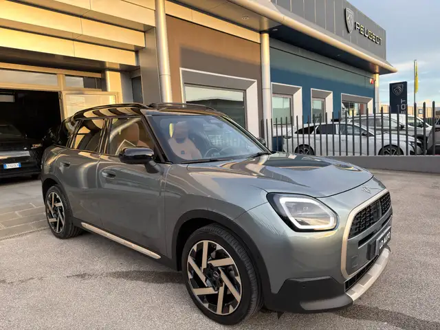 MINI Cooper D Countryman Mini Countryman U25 2.0 48V Favoured auto