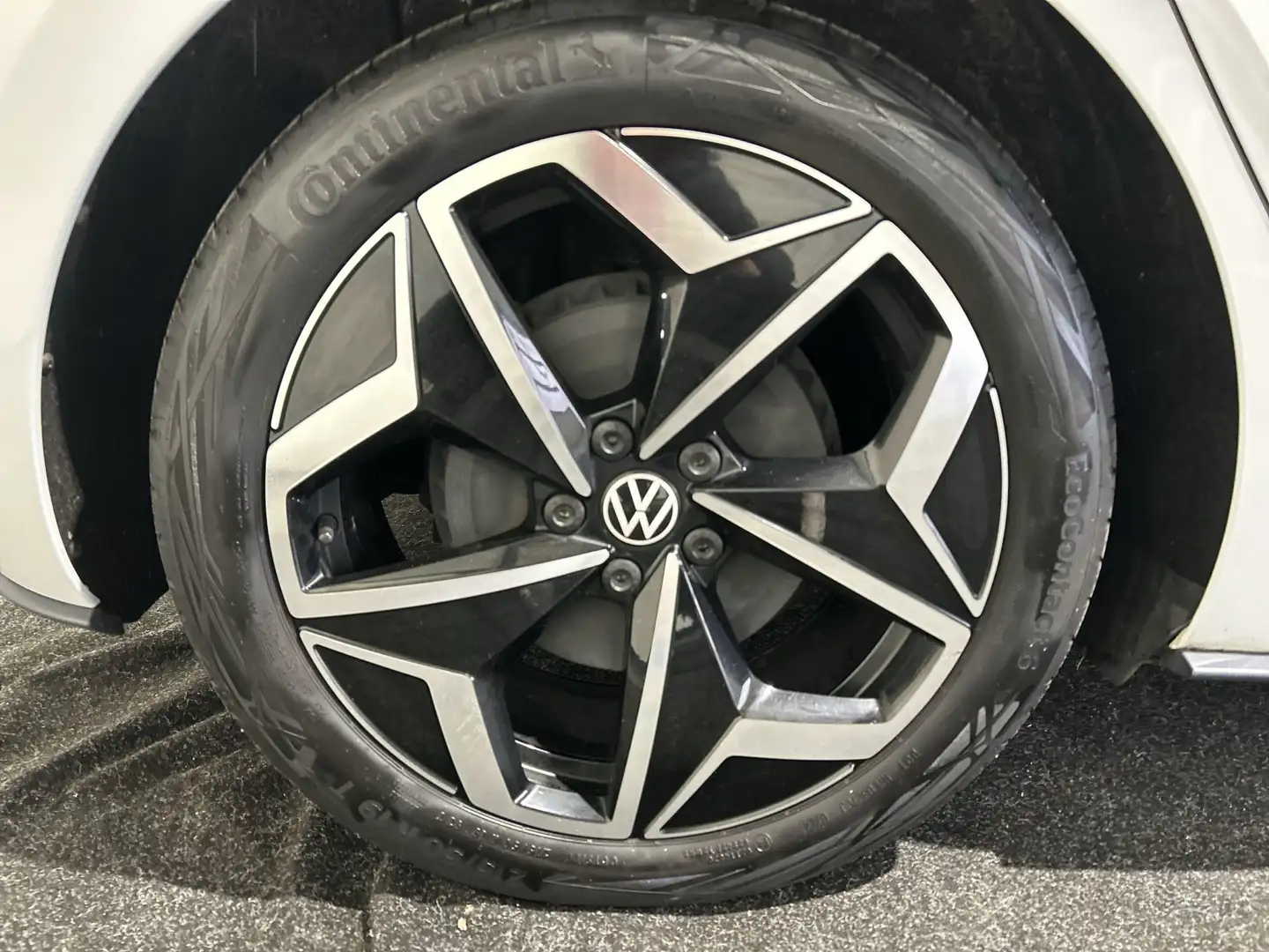 Volkswagen ID.3 First Plus 58 kWh Parkeersensoen | Zwart dak Blanc - 2