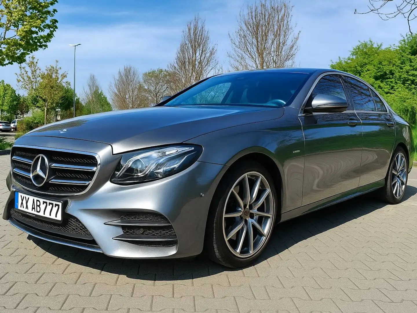 Mercedes-Benz E 200 E-Klasse 9G-TRONIC AMG Line Grau - 2