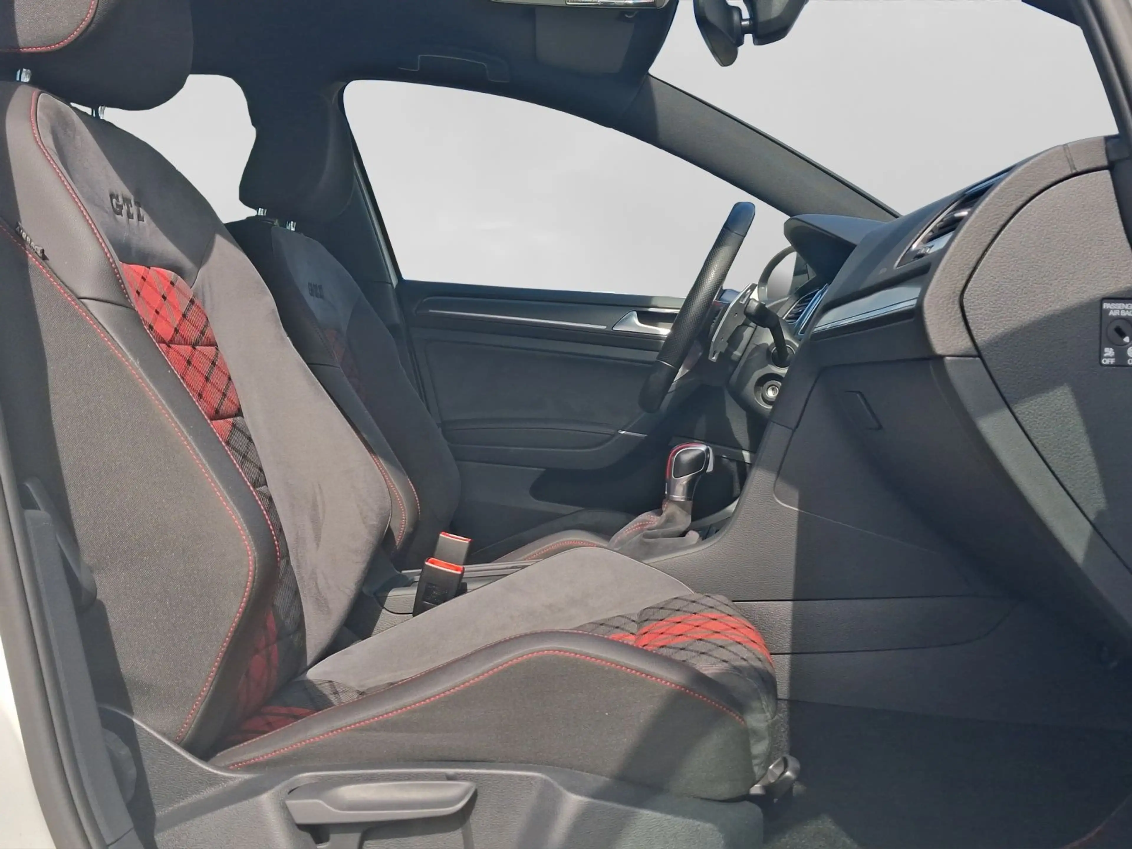 Volkswagen Golf GTI TCR R-PERFORMANCE AGA DYNAUDIO — photo 4