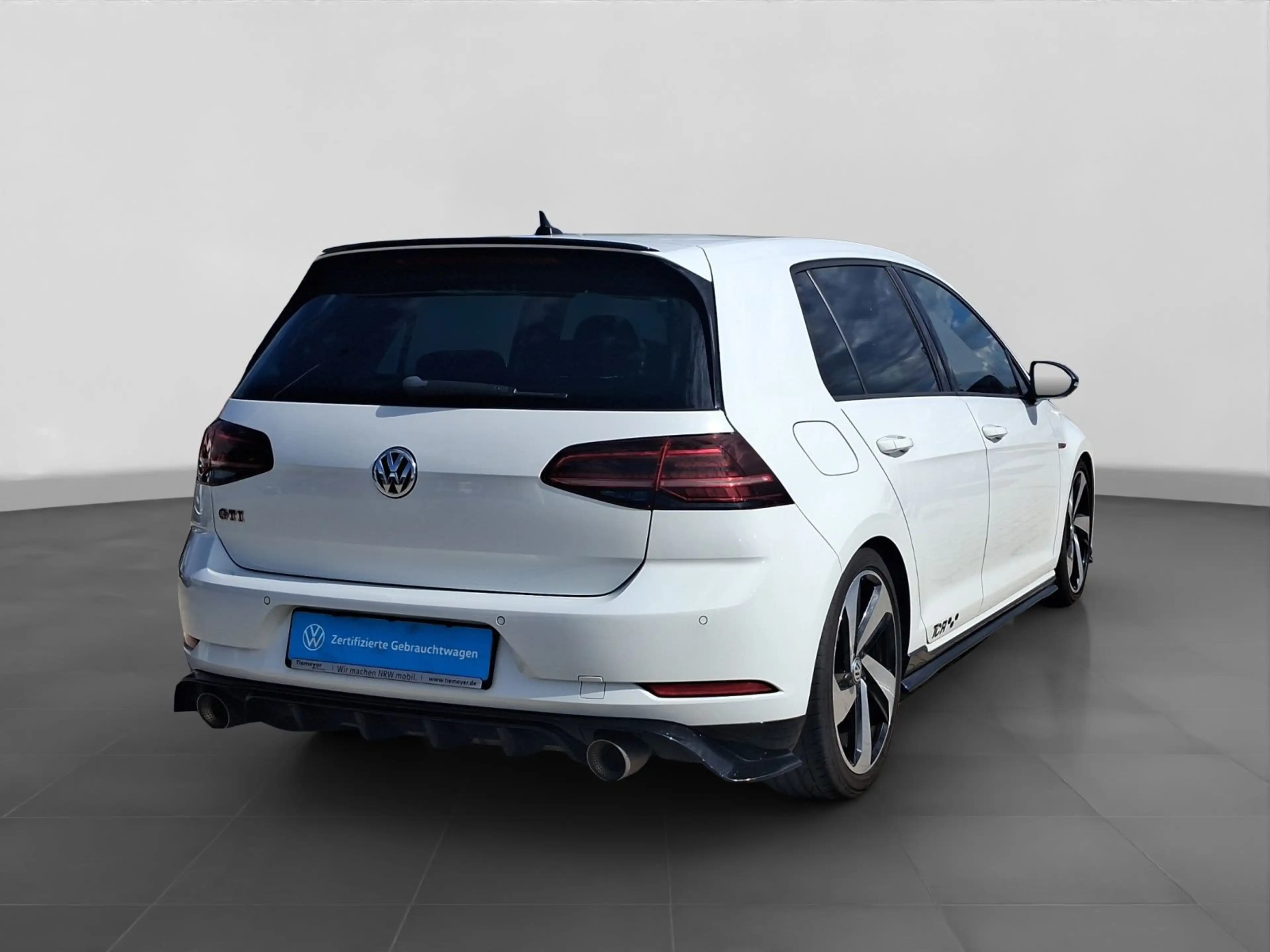 Volkswagen Golf GTI TCR R-PERFORMANCE AGA DYNAUDIO — photo 3
