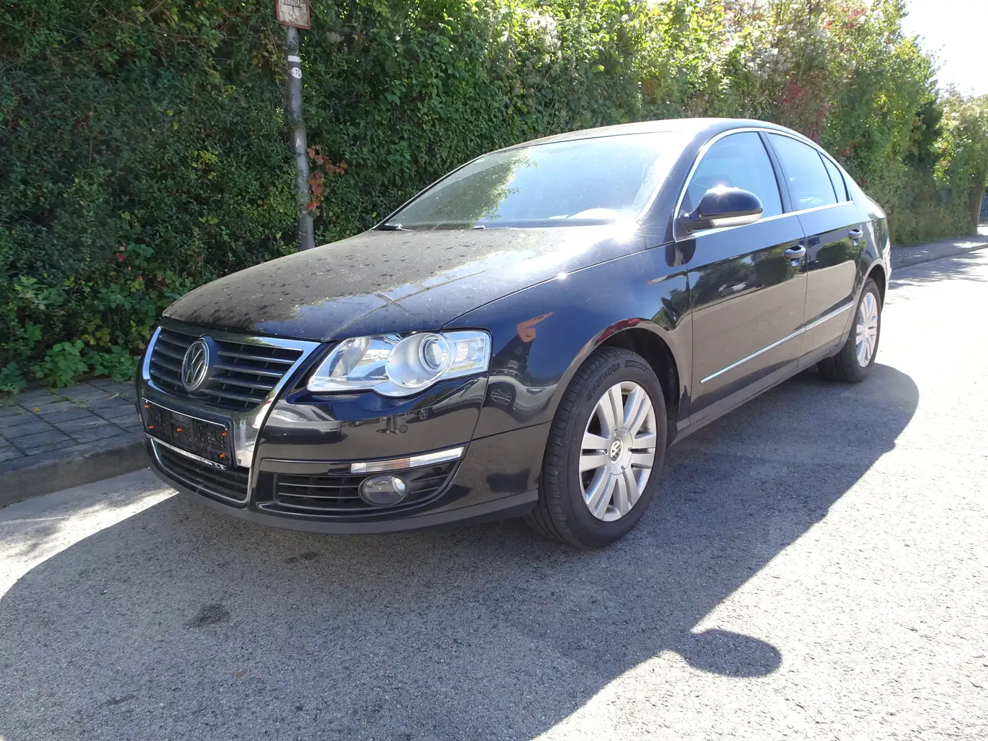 Volkswagen Passat Highline-1hand-Alcantara-Tüv Neu-SHG-AHK-Top 1A Schwarz - 1