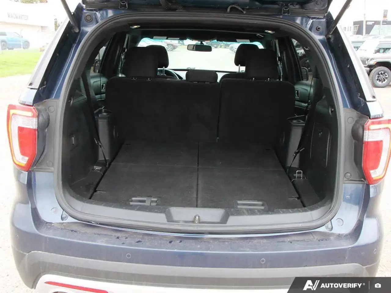 Ford Explorer снимка Ford Explorer