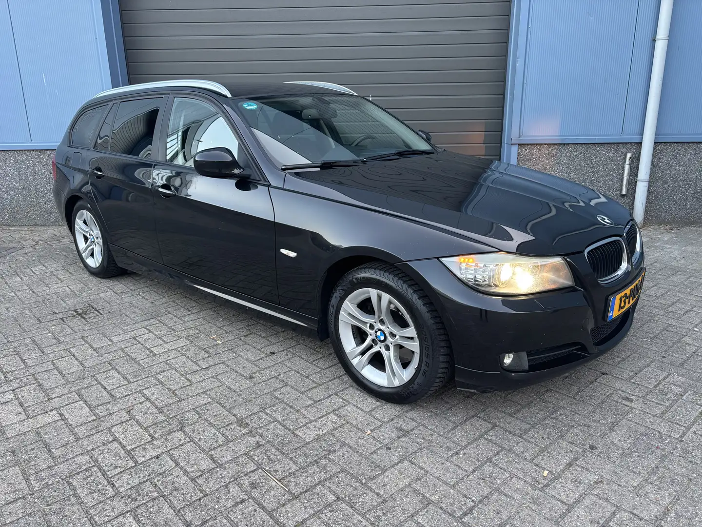 BMW 318 diesel Corp. L. Bns Zwart - 2