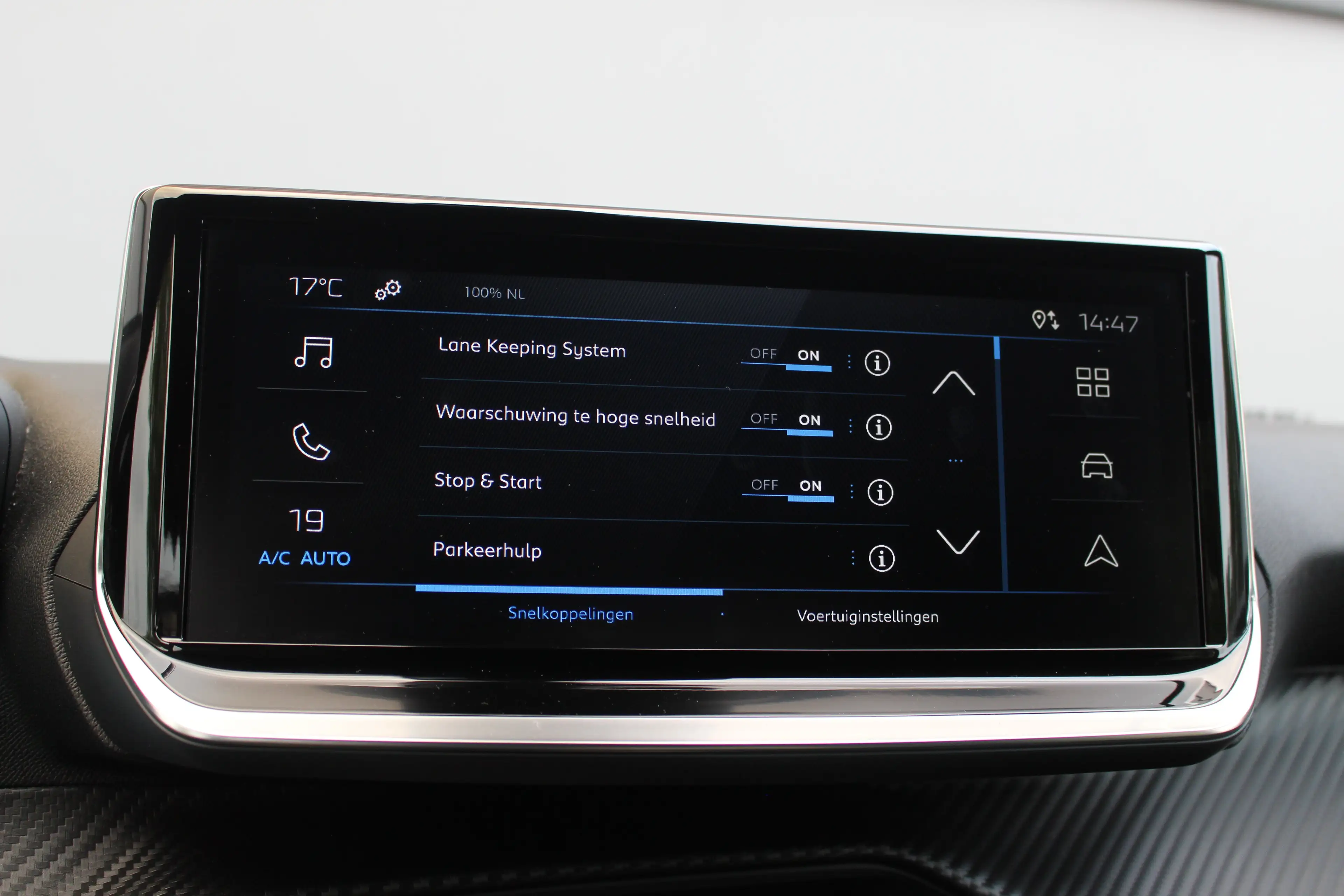 Peugeot 2008 1.2 Hybrid 145 Style | Climate & Cruise C. | CarPl — photo 17