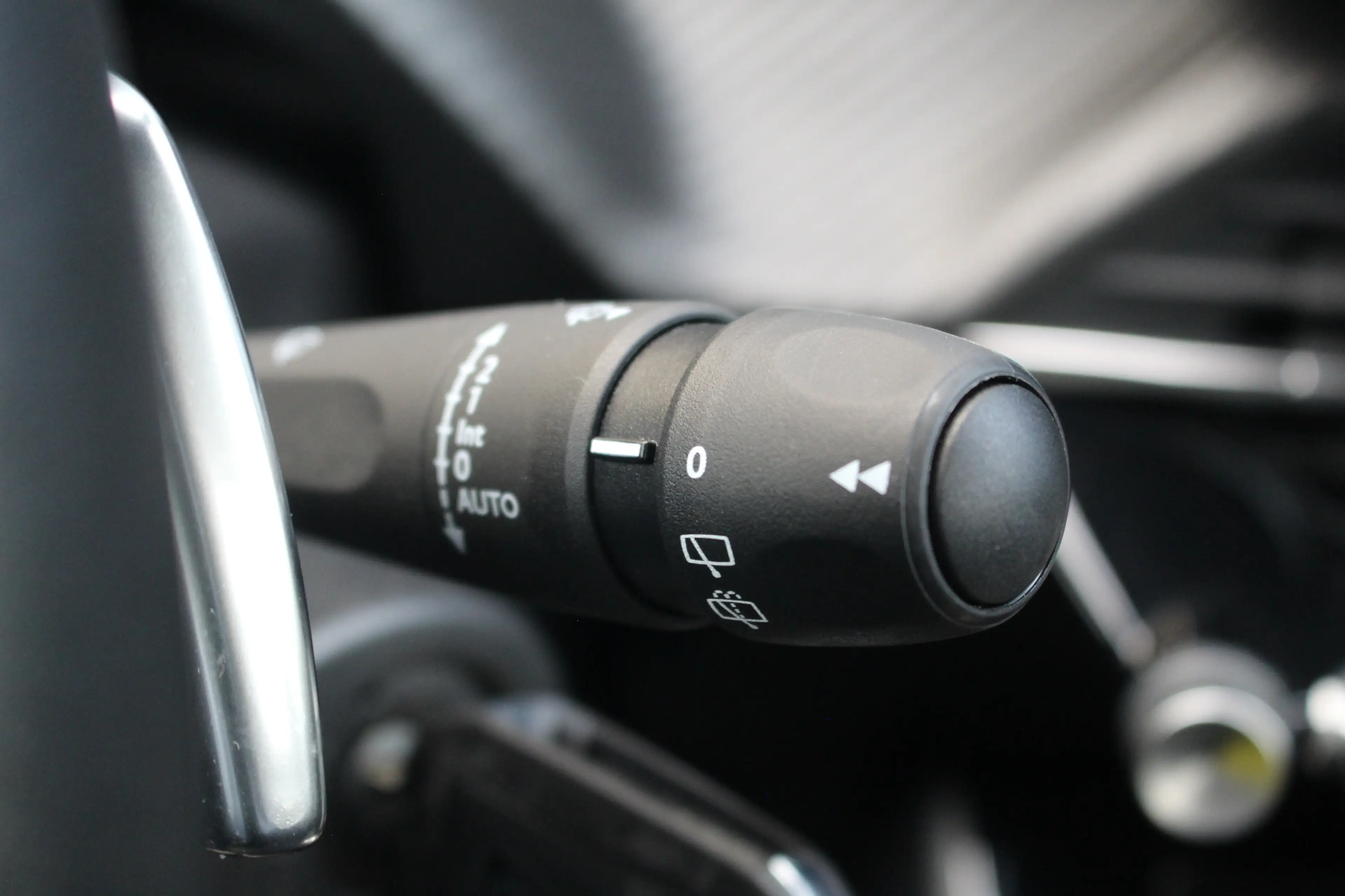 Peugeot 2008 1.2 Hybrid 145 Style | Climate & Cruise C. | CarPl — photo 11