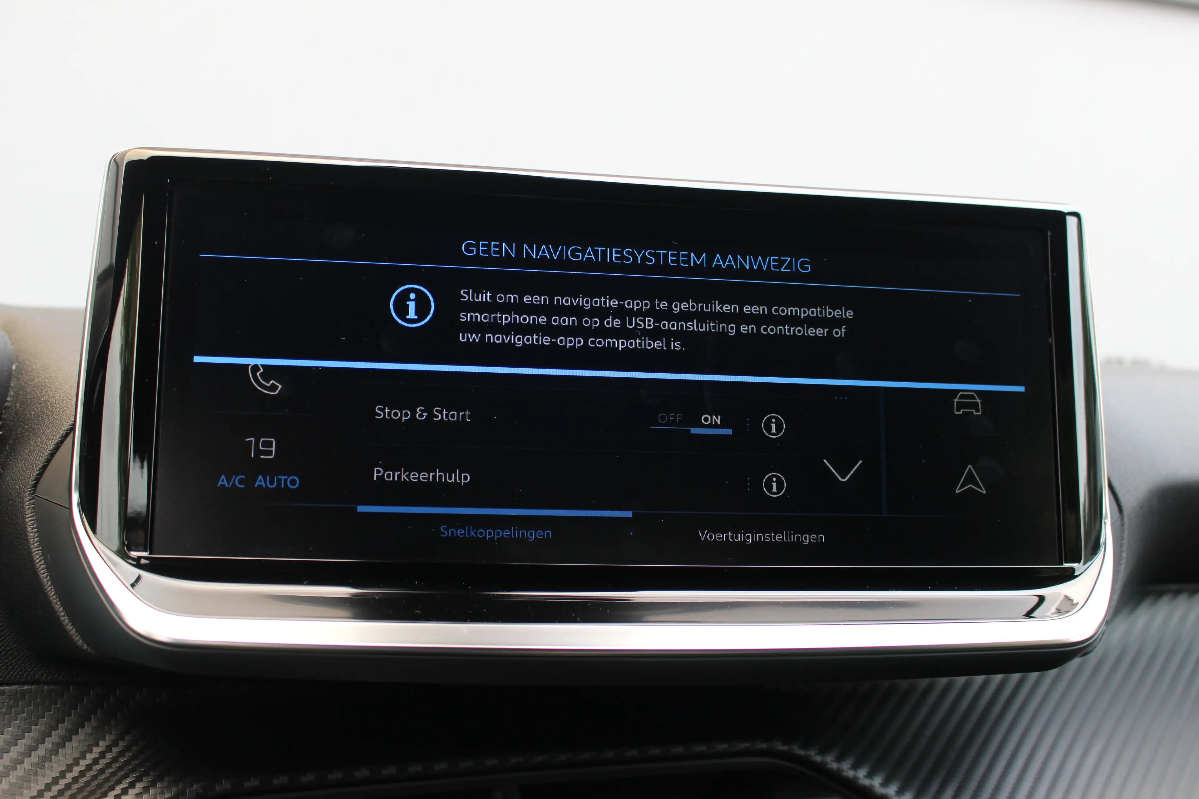 Peugeot 2008 1.2 Hybrid 145 Style | Climate & Cruise C. | CarPl — photo 18