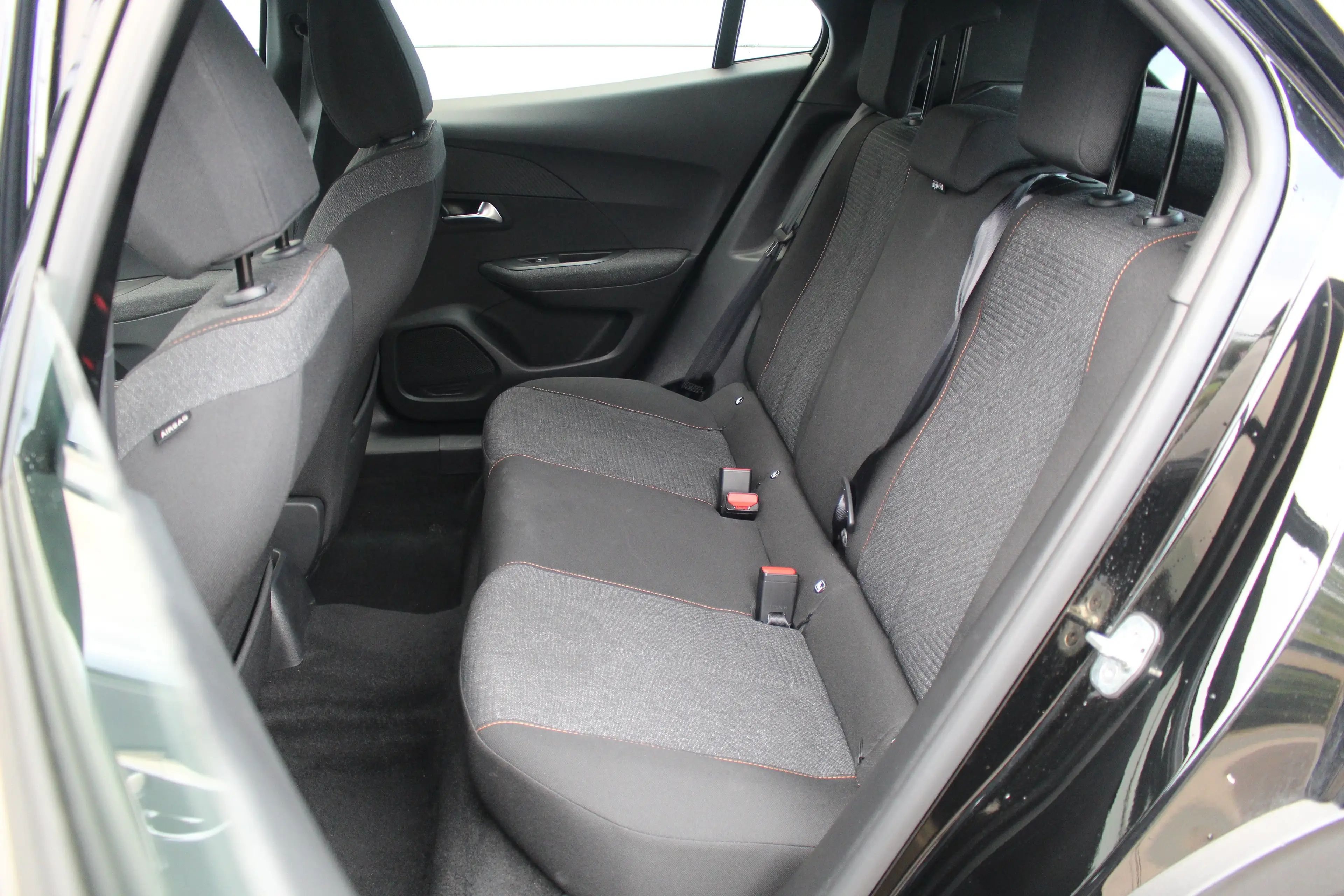 Peugeot 2008 1.2 Hybrid 145 Style | Climate & Cruise C. | CarPl — photo 4