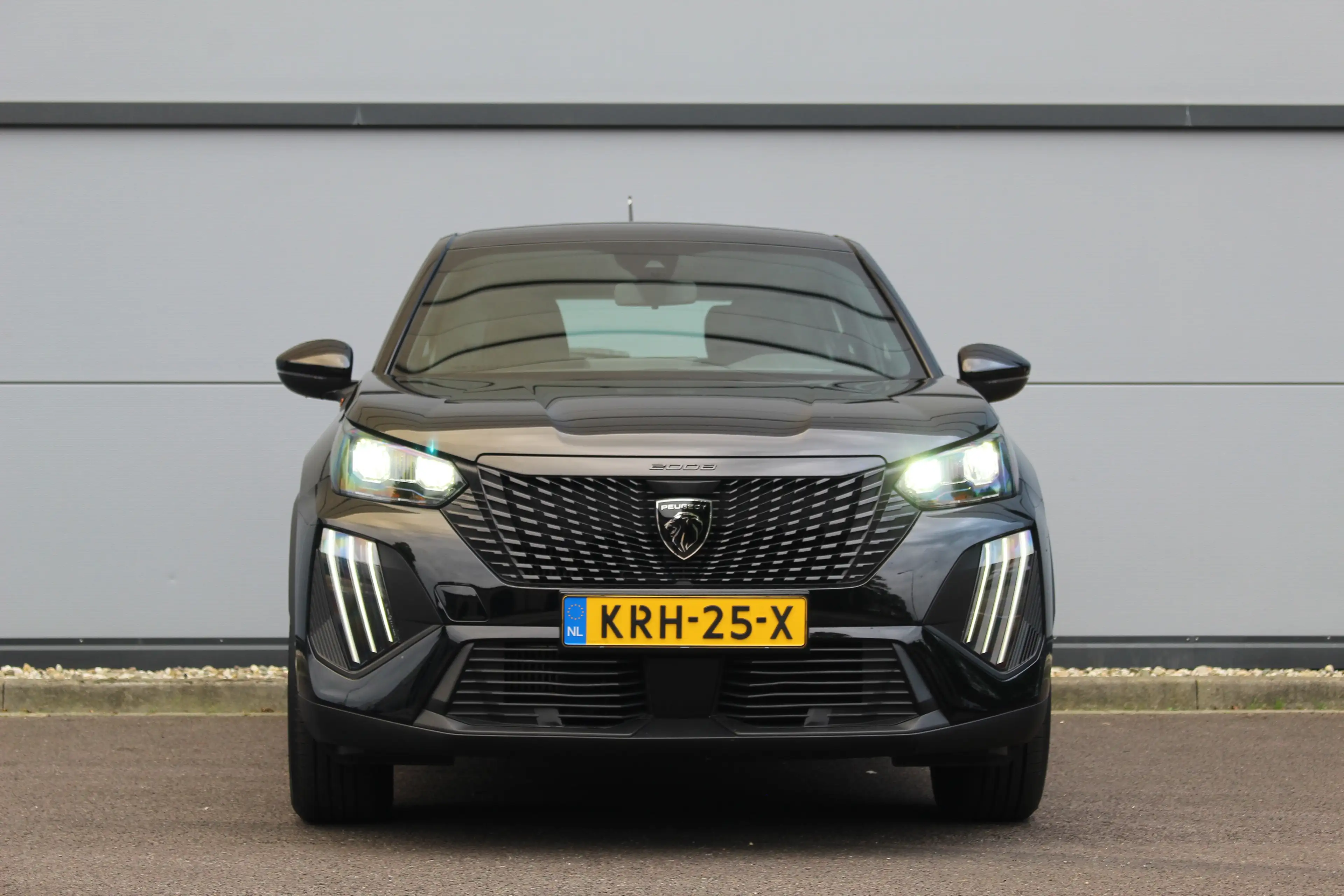 Peugeot 2008 1.2 Hybrid 145 Style | Climate & Cruise C. | CarPl — photo 29