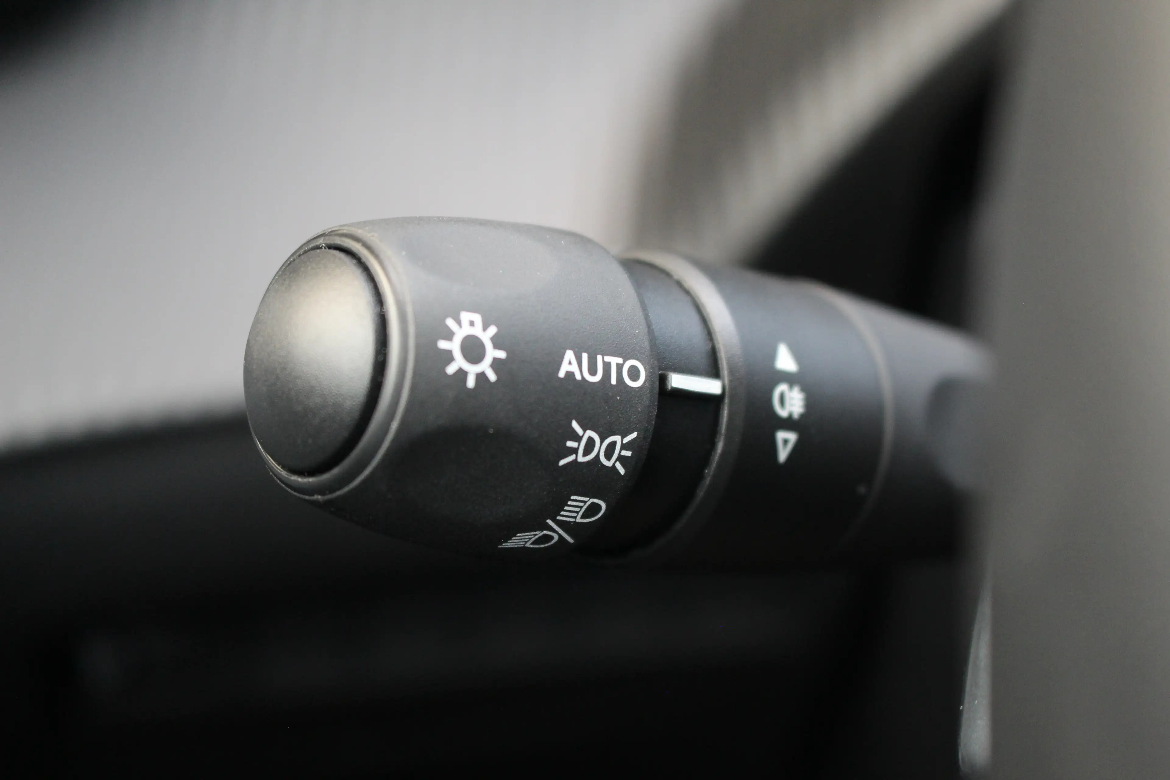 Peugeot 2008 1.2 Hybrid 145 Style | Climate & Cruise C. | CarPl — photo 12