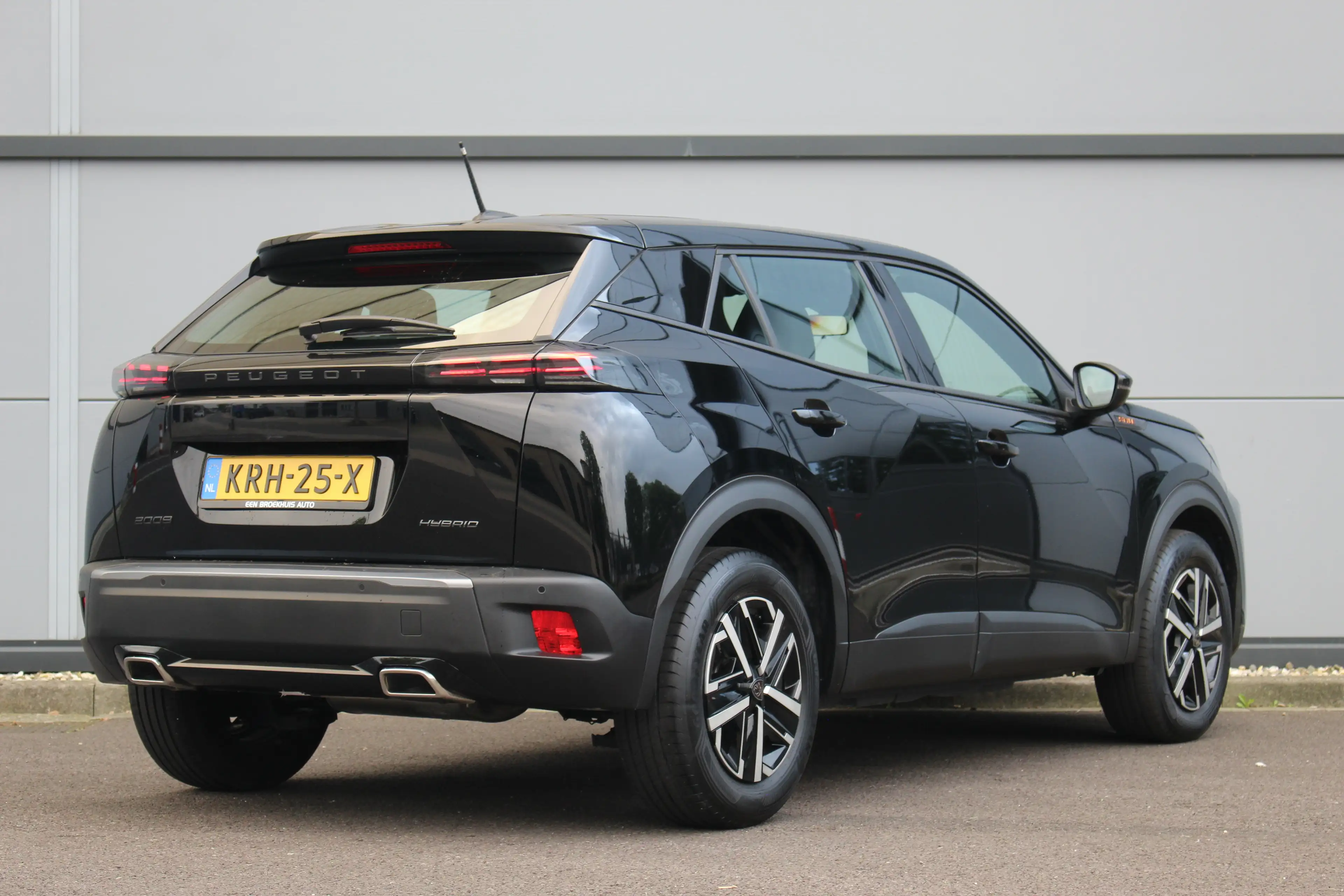 Peugeot 2008 1.2 Hybrid 145 Style | Climate & Cruise C. | CarPl — photo 24