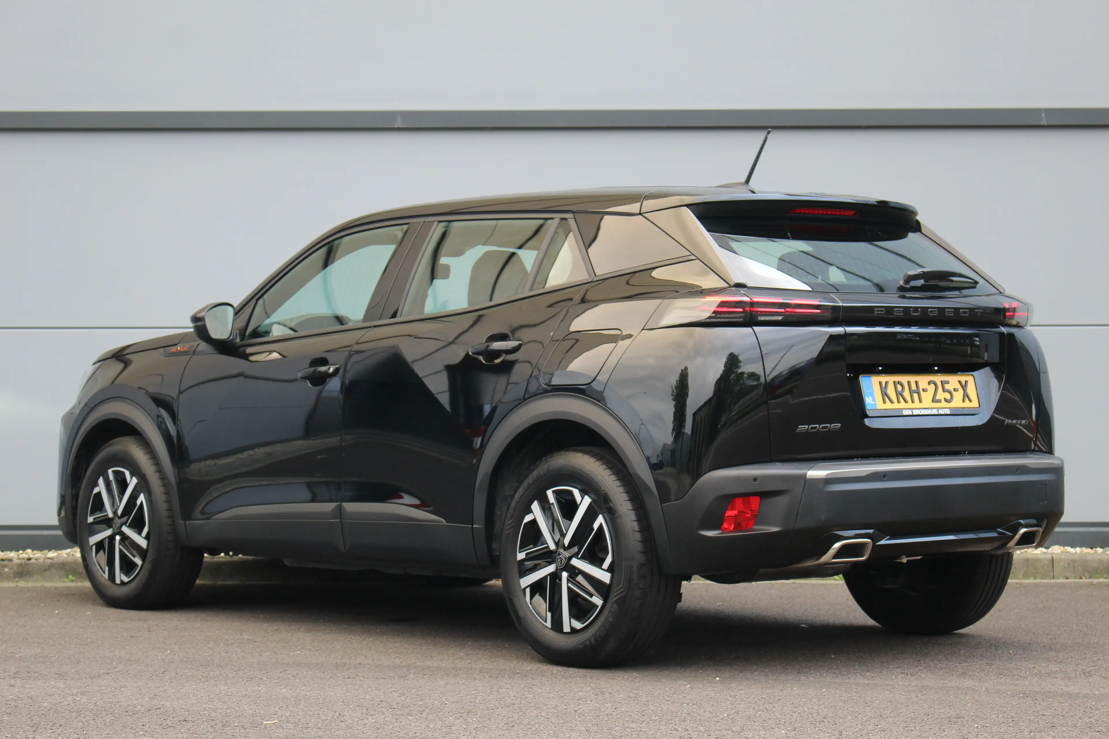 Peugeot 2008 1.2 Hybrid 145 Style | Climate & Cruise C. | CarPl — photo 6
