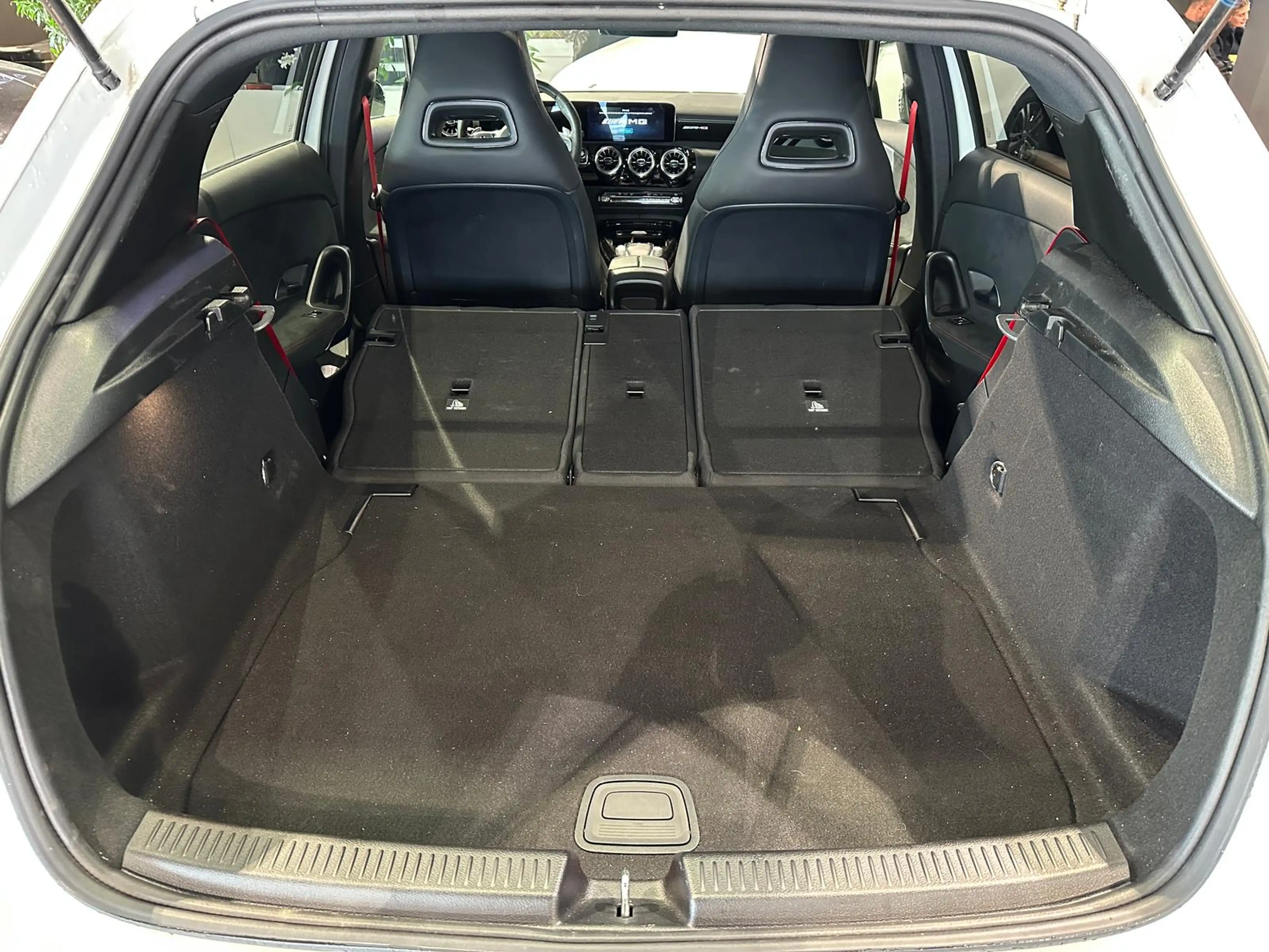 Mercedes-Benz A 35 AMG 4MATIC NIGHT PANORAMA KEYLESS MBUX+ 19" — photo 8