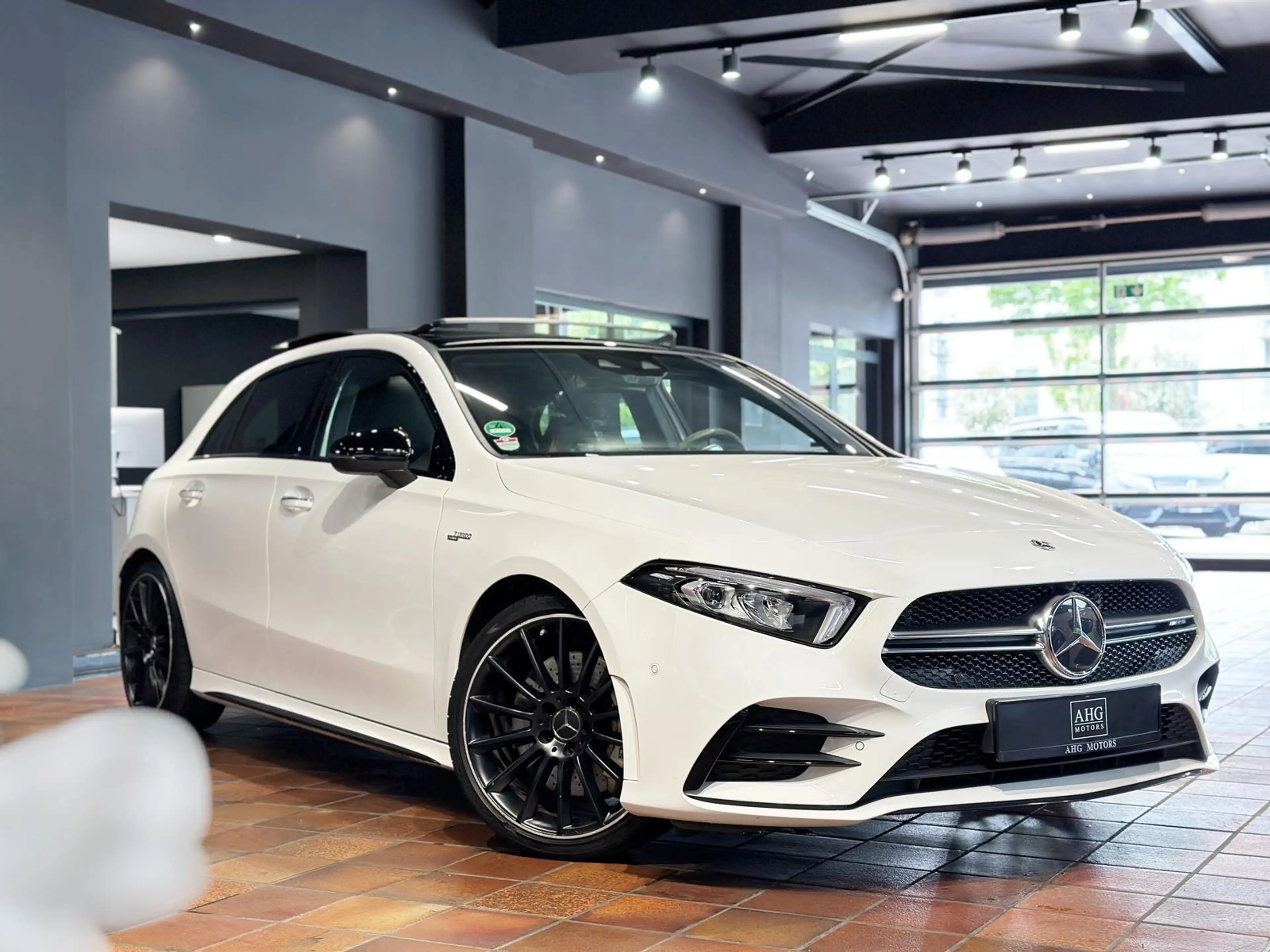 Mercedes-Benz A 35 AMG 4MATIC NIGHT PANORAMA KEYLESS MBUX+ 19" — photo 2