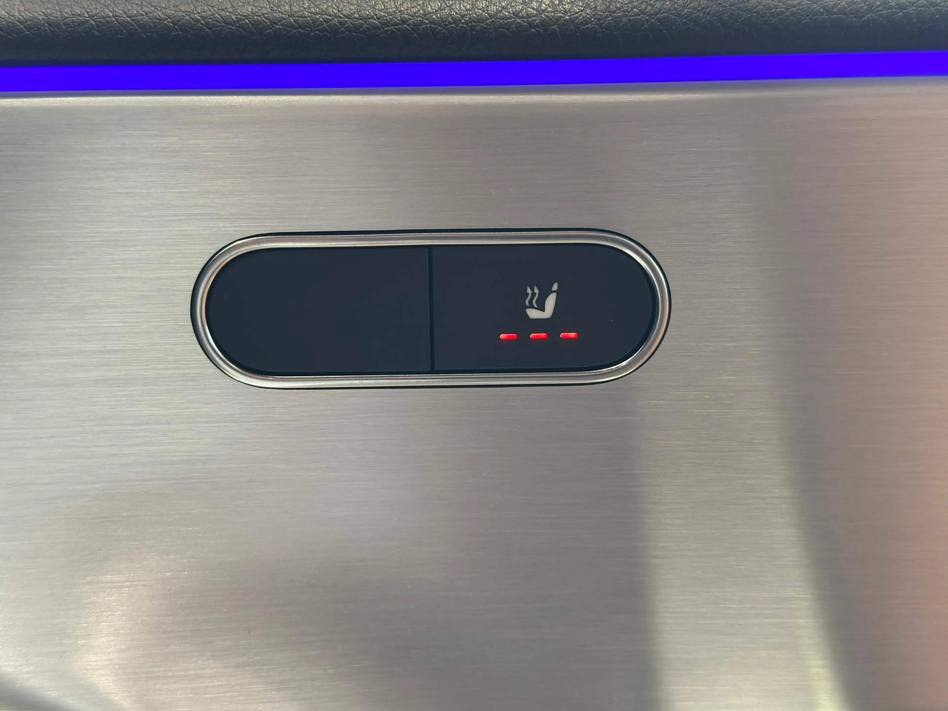 Mercedes-Benz A 35 AMG 4MATIC NIGHT PANORAMA KEYLESS MBUX+ 19" — photo 14
