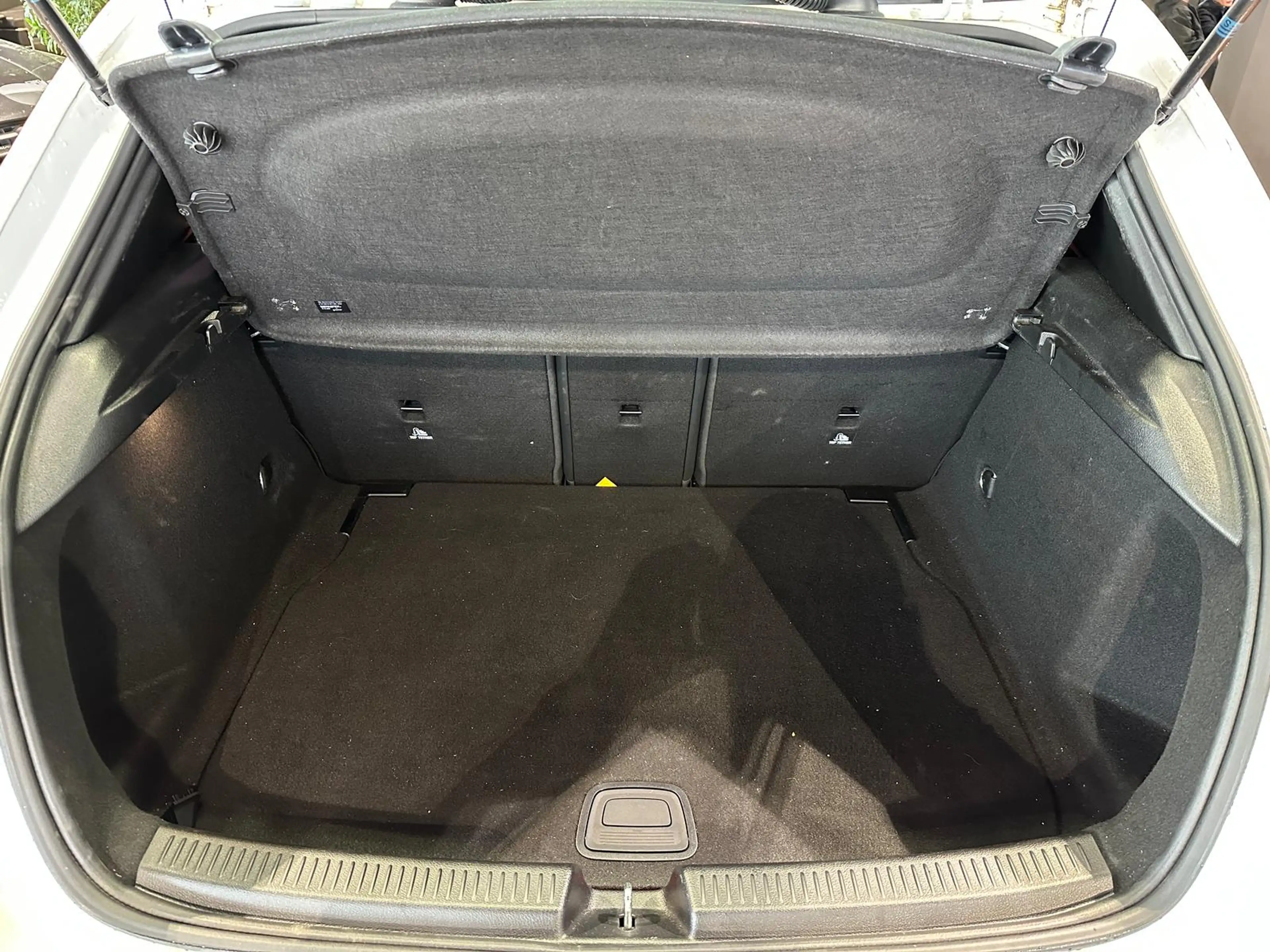 Mercedes-Benz A 35 AMG 4MATIC NIGHT PANORAMA KEYLESS MBUX+ 19" — photo 7