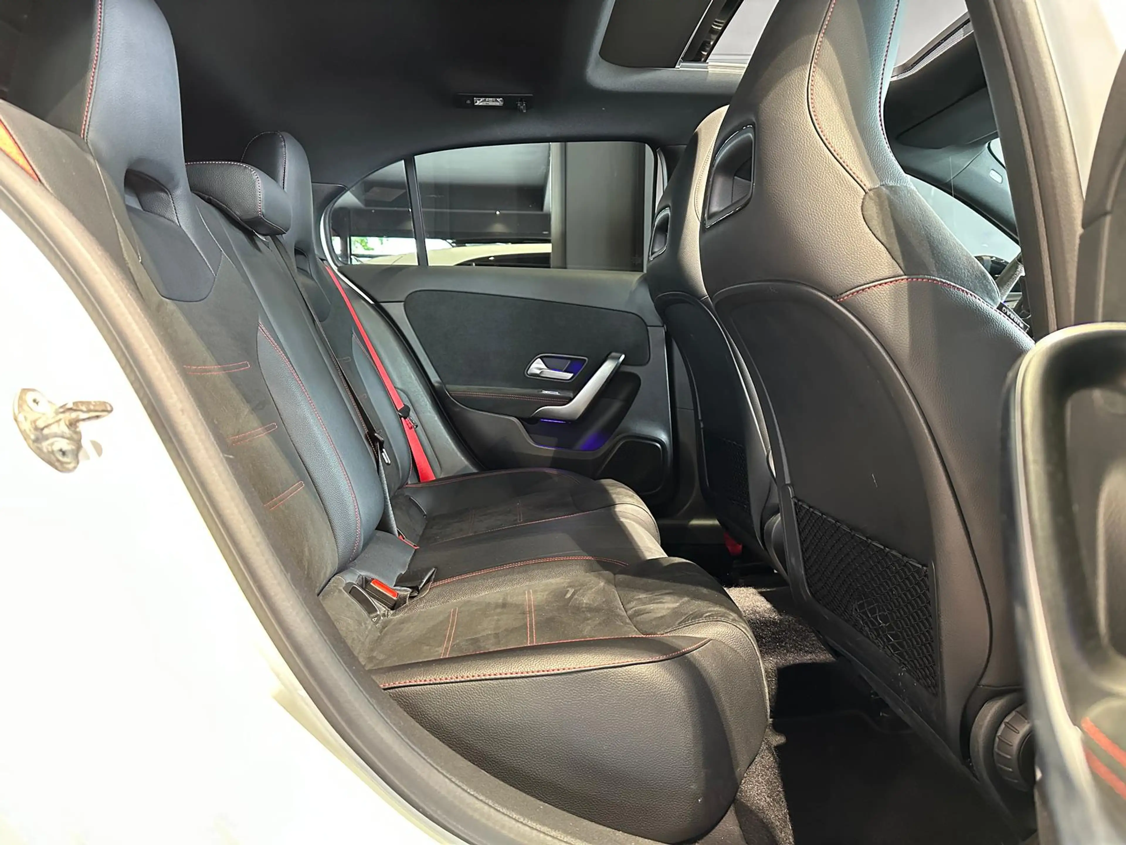 Mercedes-Benz A 35 AMG 4MATIC NIGHT PANORAMA KEYLESS MBUX+ 19" — photo 15