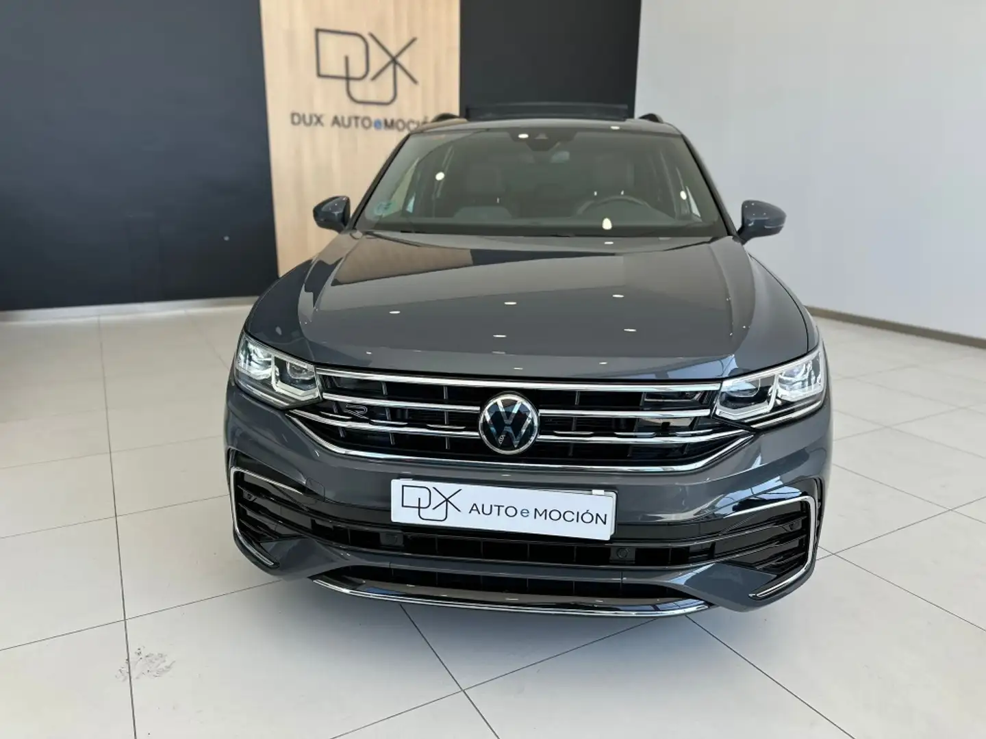 Volkswagen Tiguan 2.0TDI R-Line DSG 110kW Grijs - 2