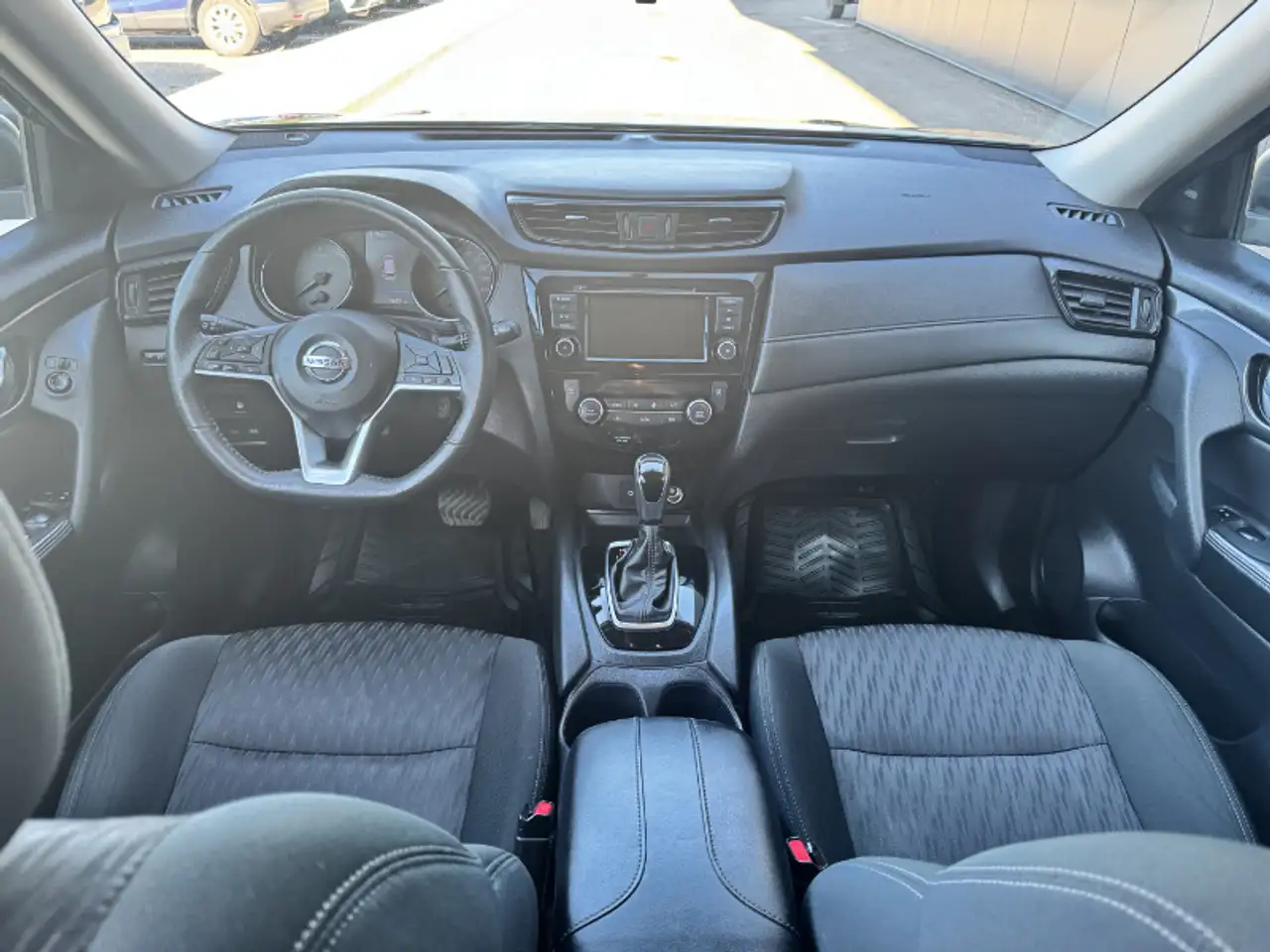 Nissan Rogue снимка Nissan Rogue