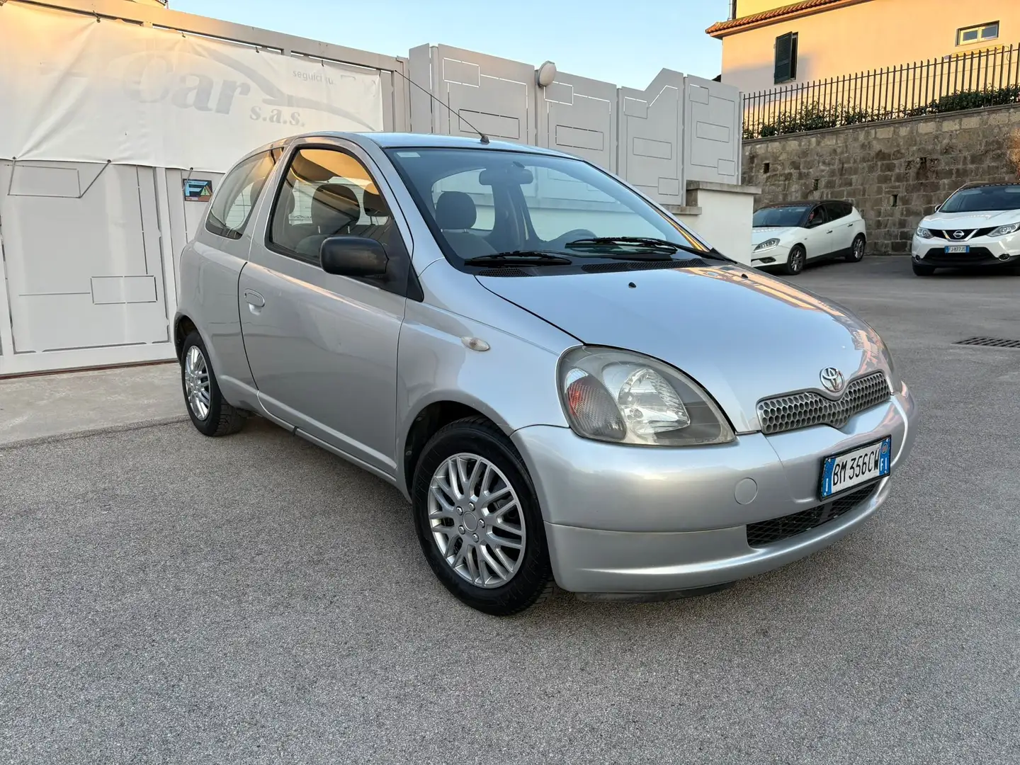 Toyota Yaris Yaris I 1999 3p 1.0 Sol Argent - 1