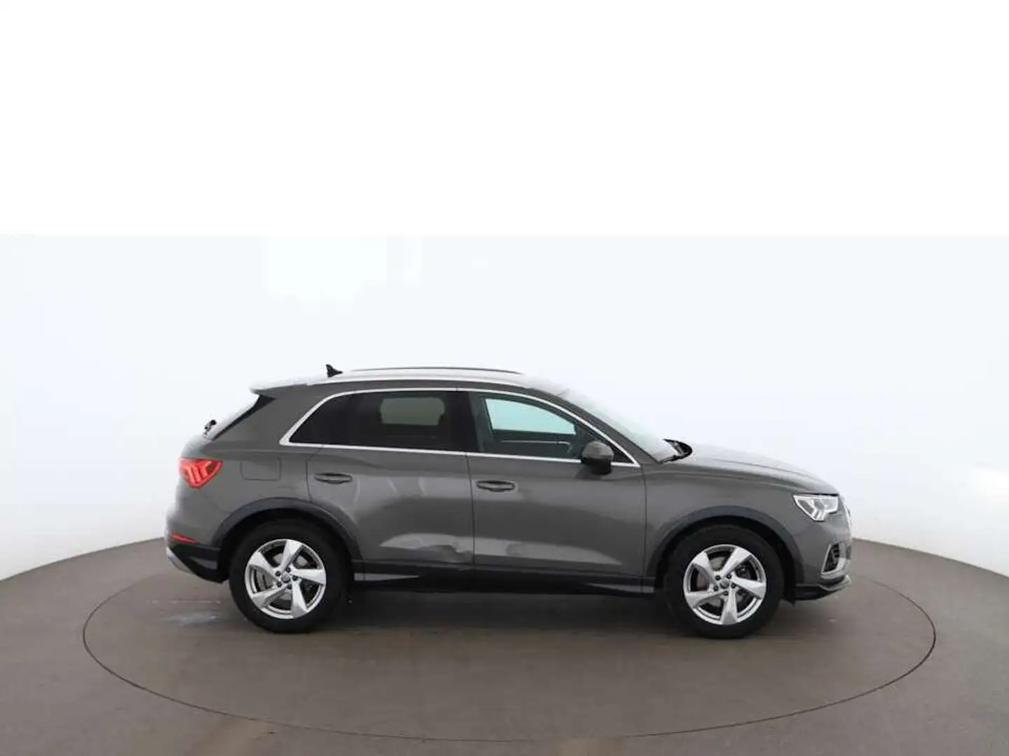 Audi Q3 35 TFSI advanced Aut LED NAV LEDER DIGI-TACHO Grau - 2