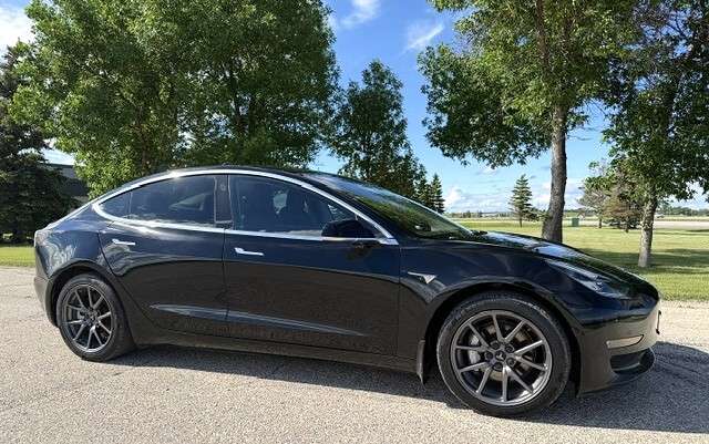 2018 Tesla Model 3 LONG RANGE AWD *PANORAMIC ROOF - LOCAL TRADE*