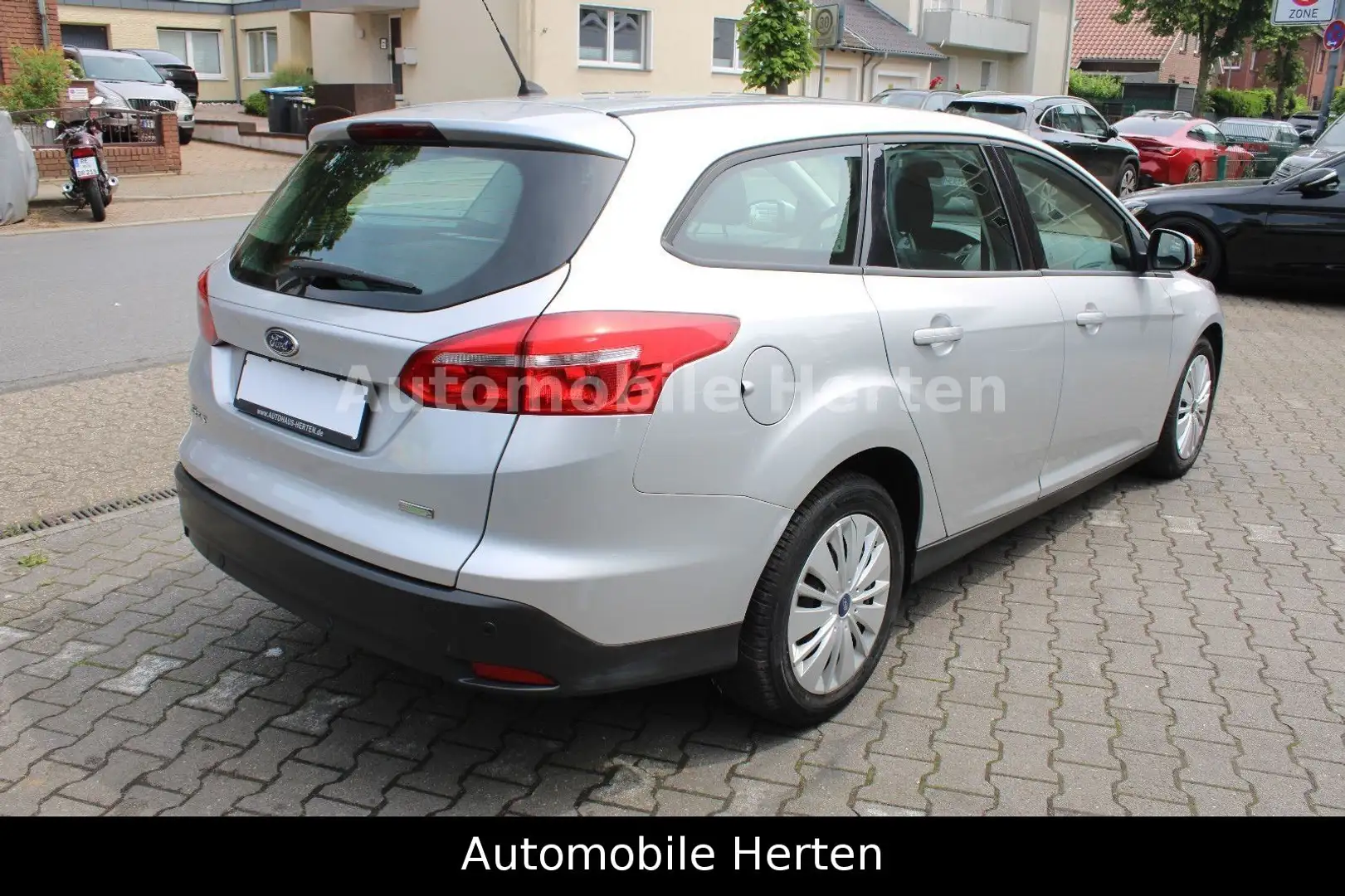 Ford Focus 1.0 Turnier Trend*KLIMA*SHZ*EURO6!1HAND! Silber - 2