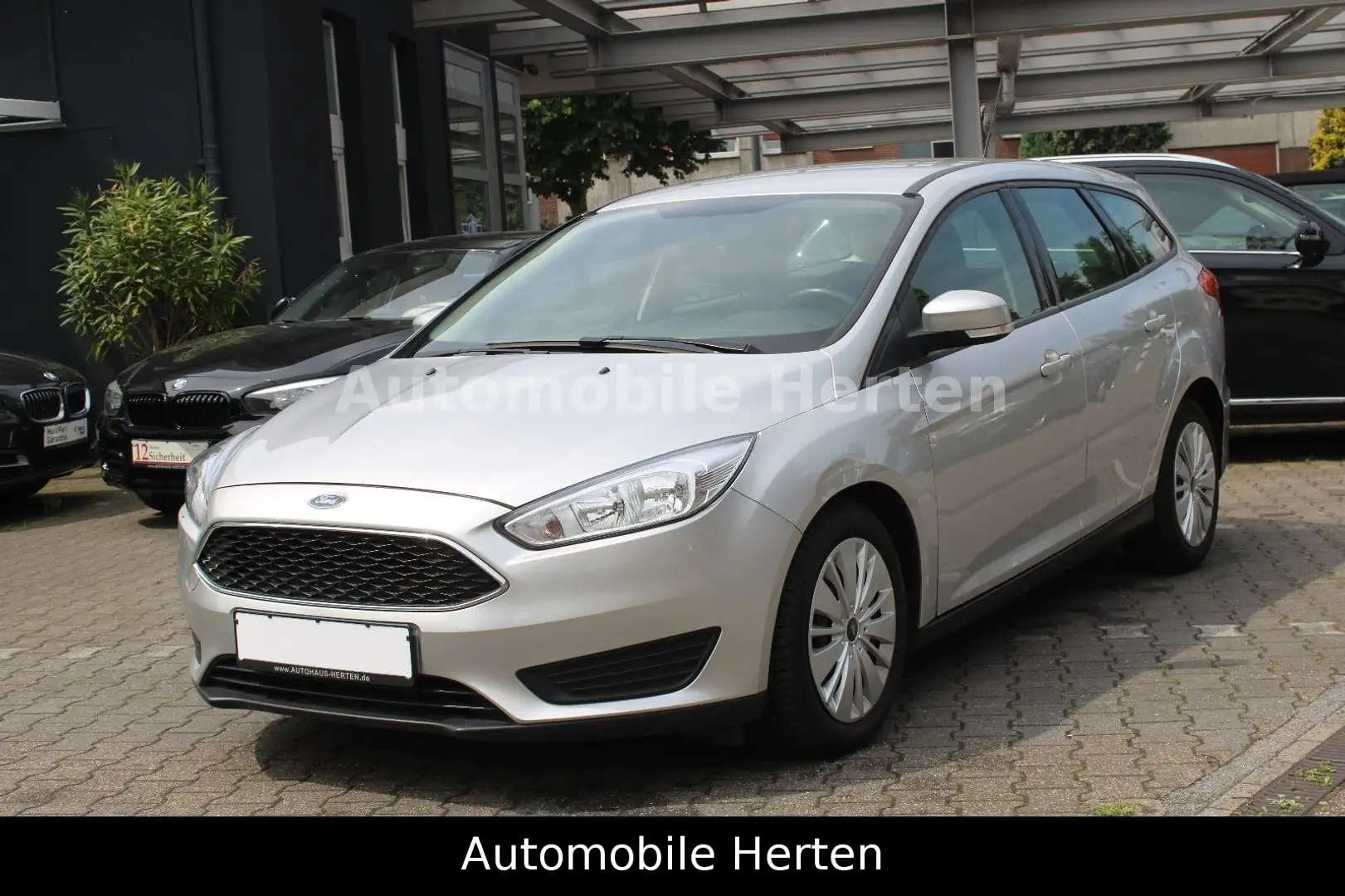Ford Focus 1.0 Turnier Trend*KLIMA*SHZ*EURO6!1HAND! Silber - 1