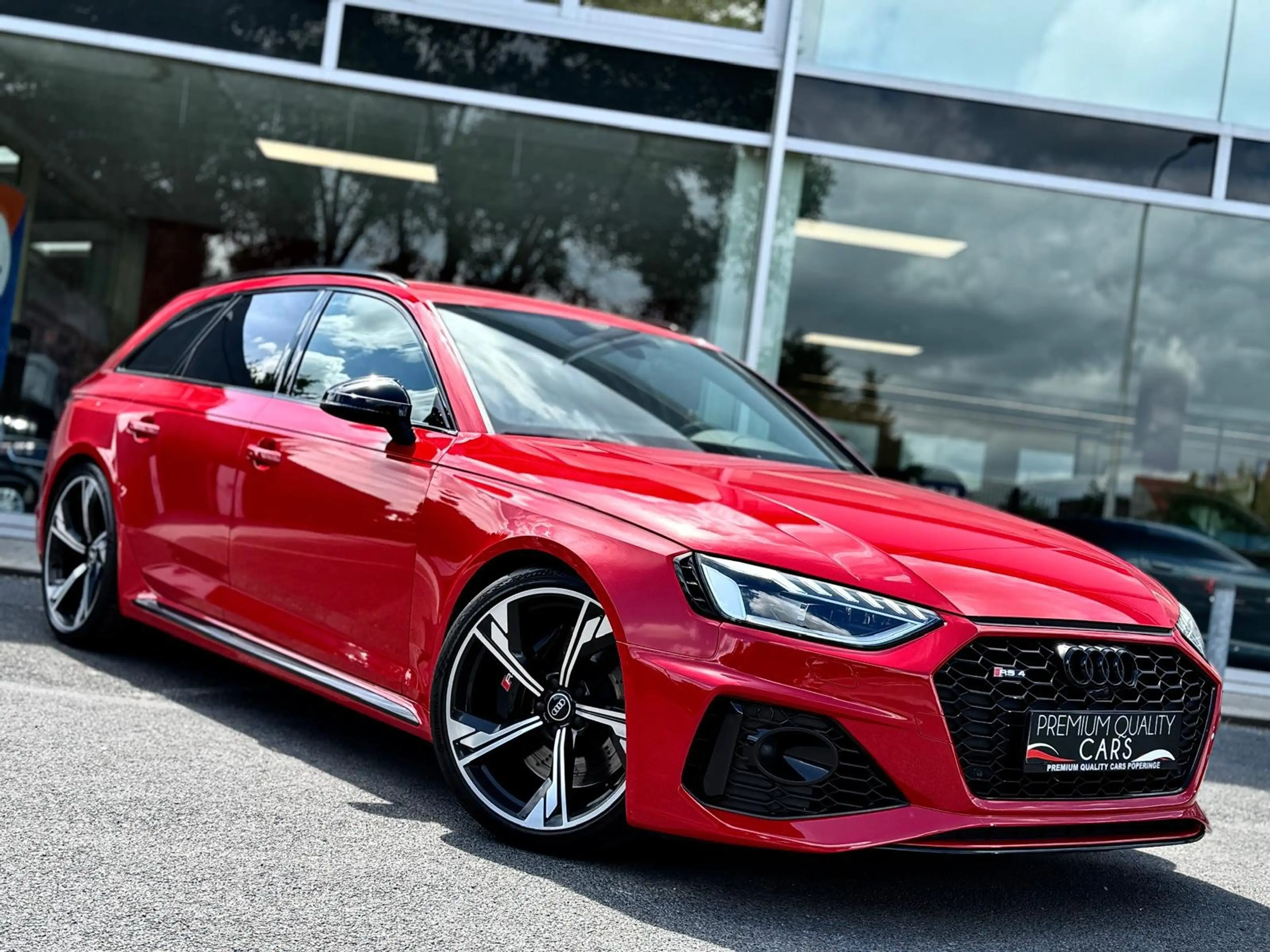 Audi RS4 LICHTE VRACHT / MASSAGE / CAM / ZETELVERWARMING / — photo 4