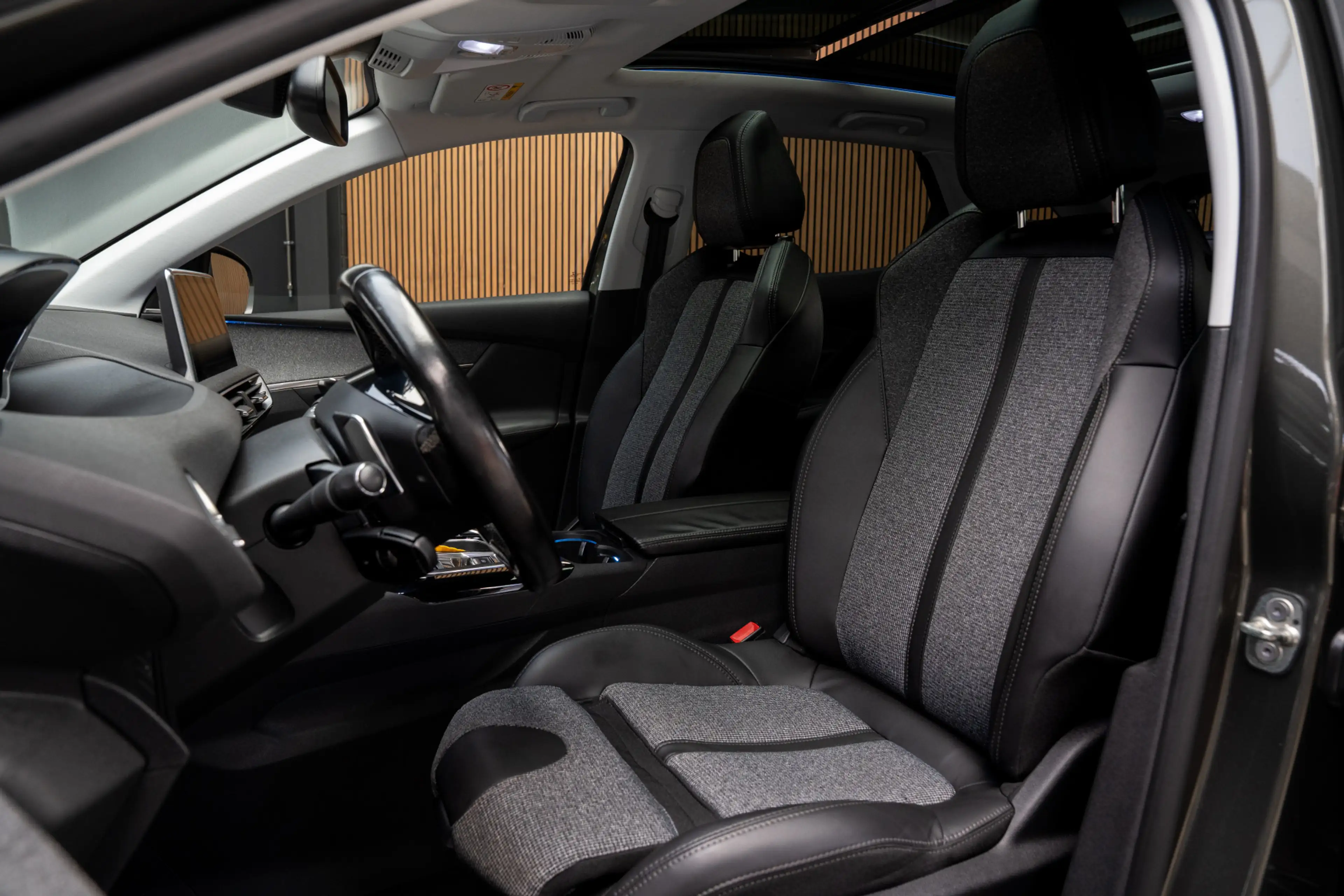Peugeot 3008 1.6 e Panodak Navi Camera Memory Leder Climate con — photo 26