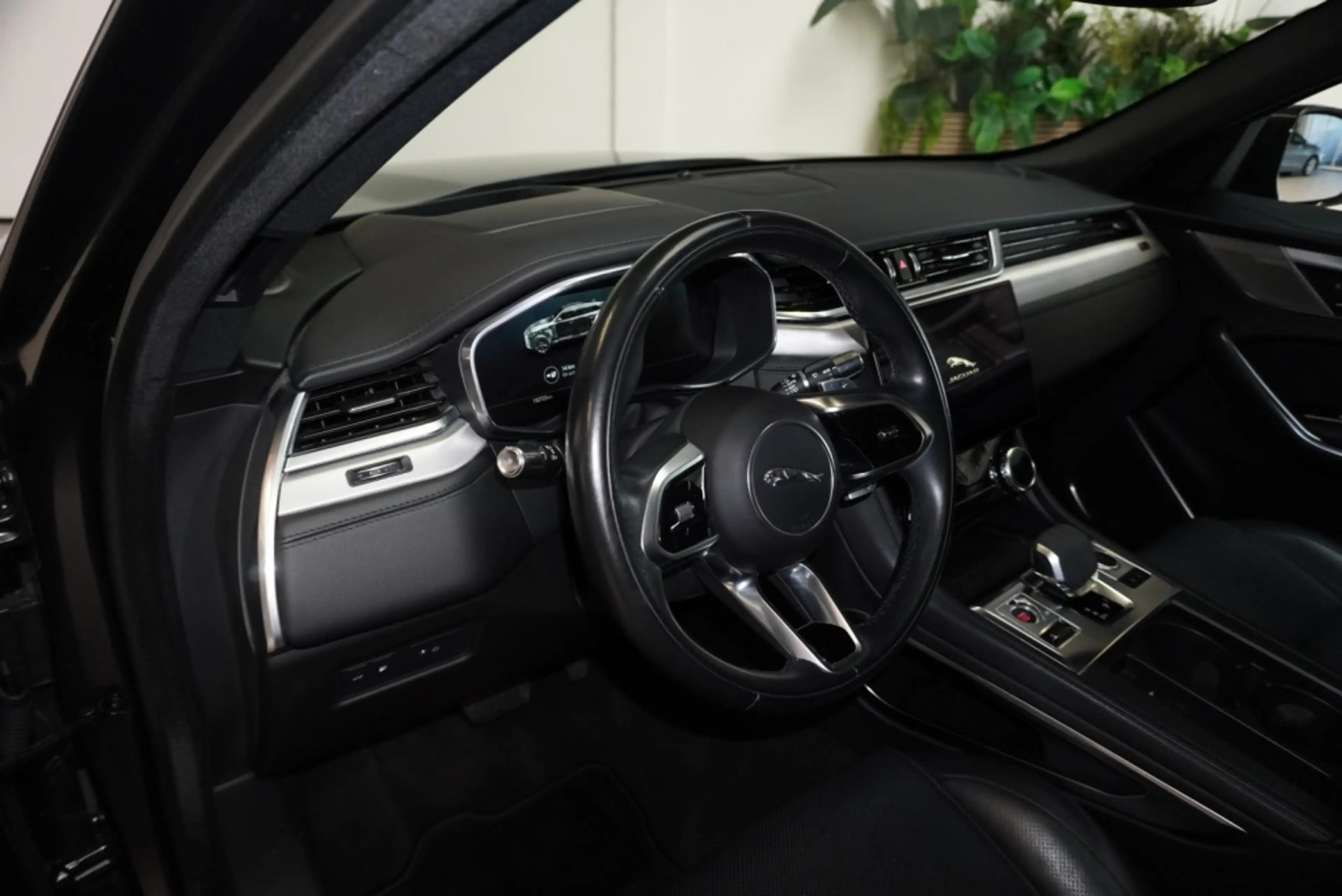 Jaguar F-Pace 2.0 P400e R-Dyn. HSE|PANO|TREKH|AWD|PLUG IN HYBRID — photo 9