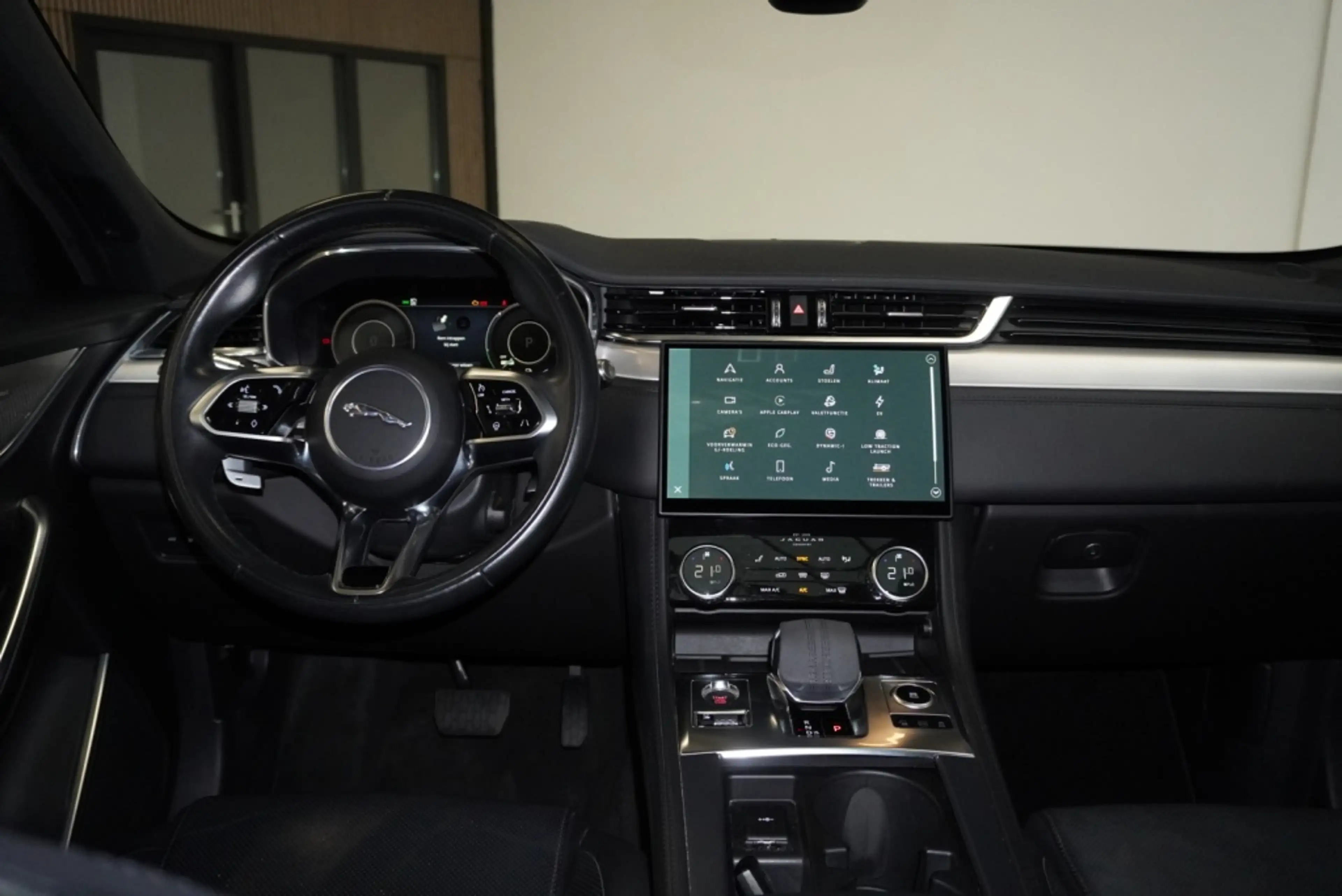 Jaguar F-Pace 2.0 P400e R-Dyn. HSE|PANO|TREKH|AWD|PLUG IN HYBRID — photo 11