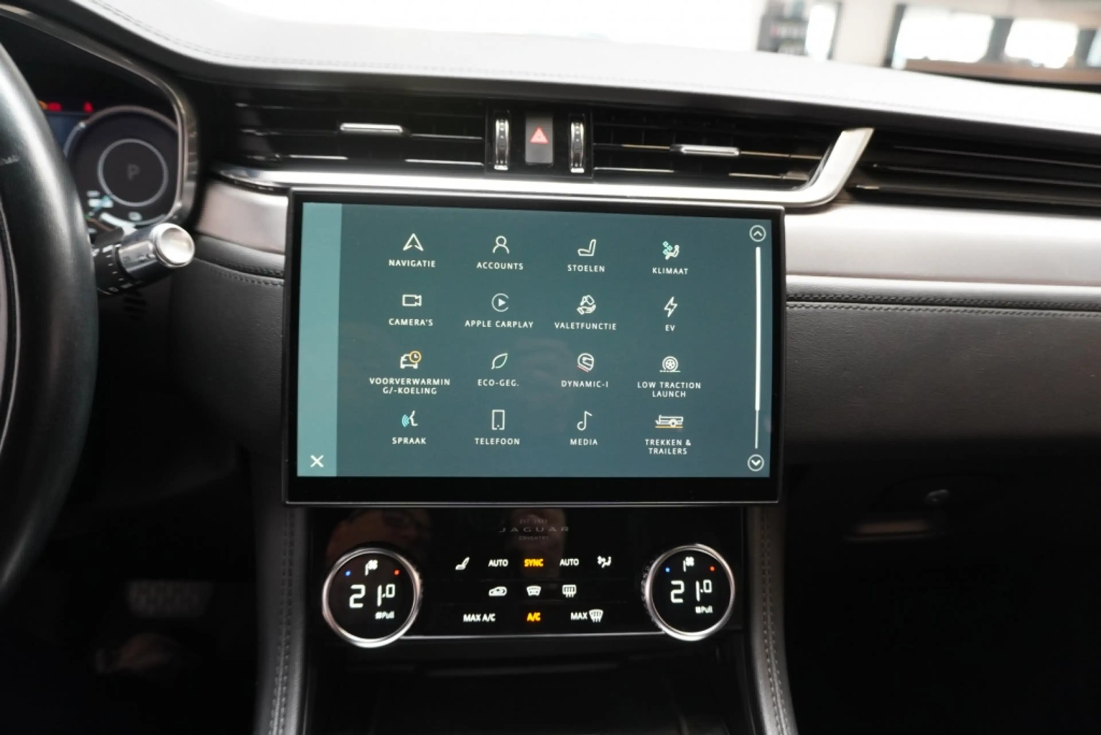 Jaguar F-Pace 2.0 P400e R-Dyn. HSE|PANO|TREKH|AWD|PLUG IN HYBRID — photo 12