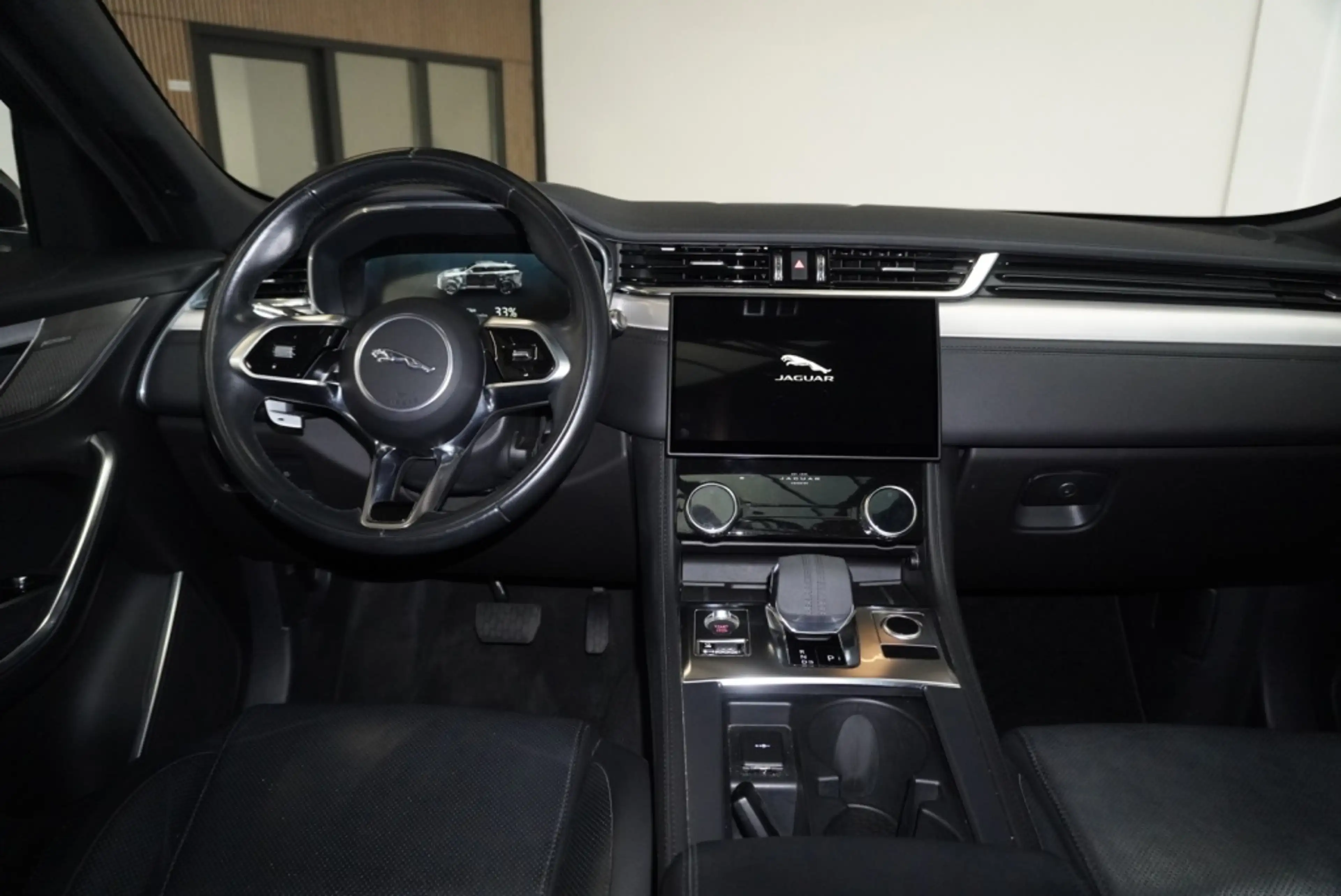 Jaguar F-Pace 2.0 P400e R-Dyn. HSE|PANO|TREKH|AWD|PLUG IN HYBRID — photo 10