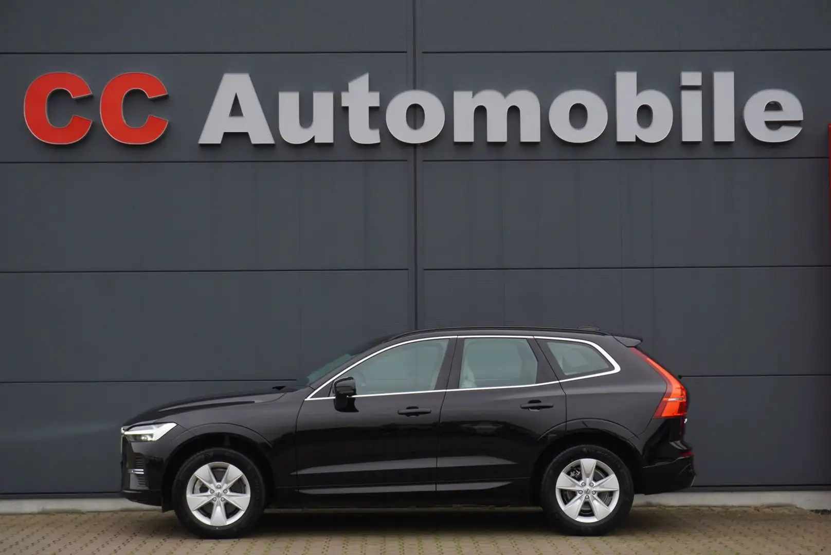 Volvo XC60 B4 Core 2WD+Kamera+LED+DAB+18Zoll+Navi+PDC+ Schwarz - 1