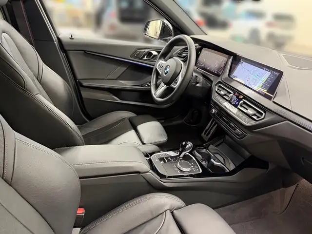 BMW 1 Series view 12