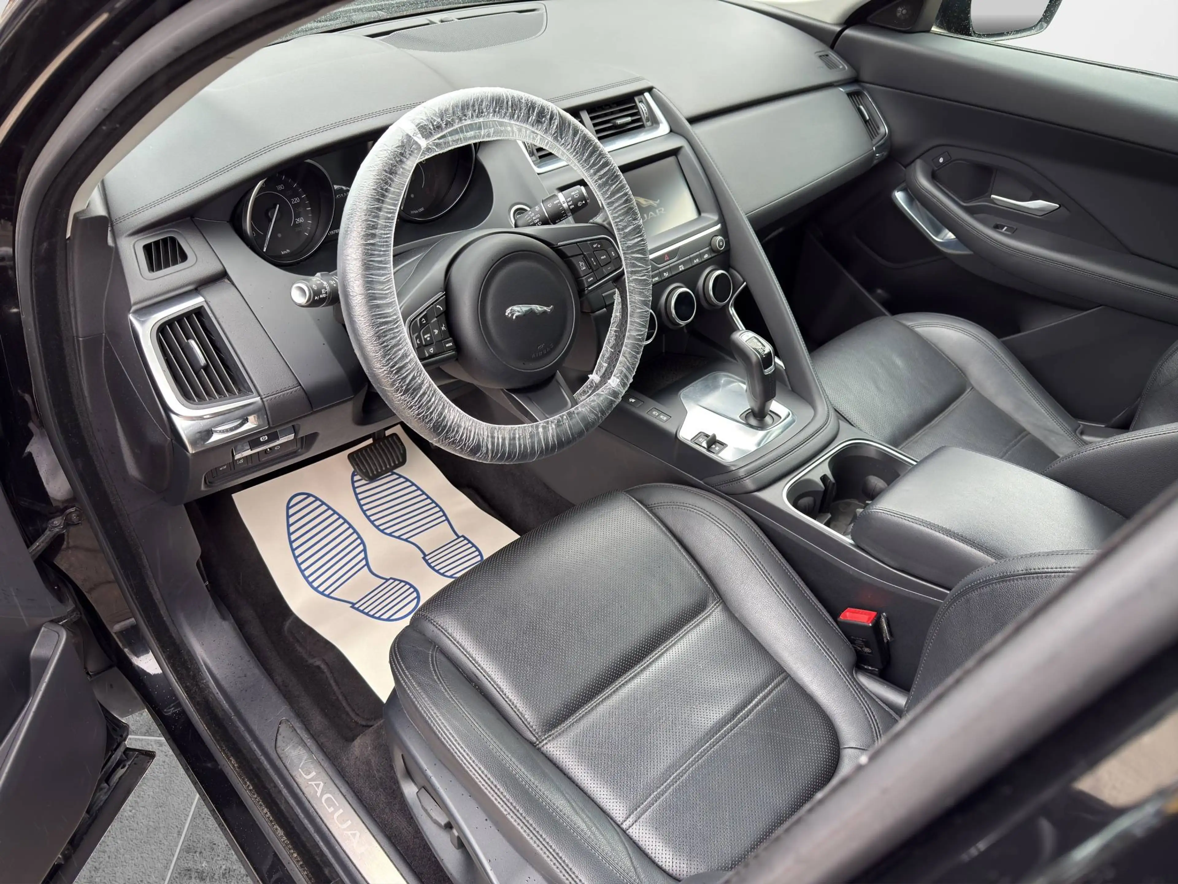 Jaguar E-Pace A — photo 15