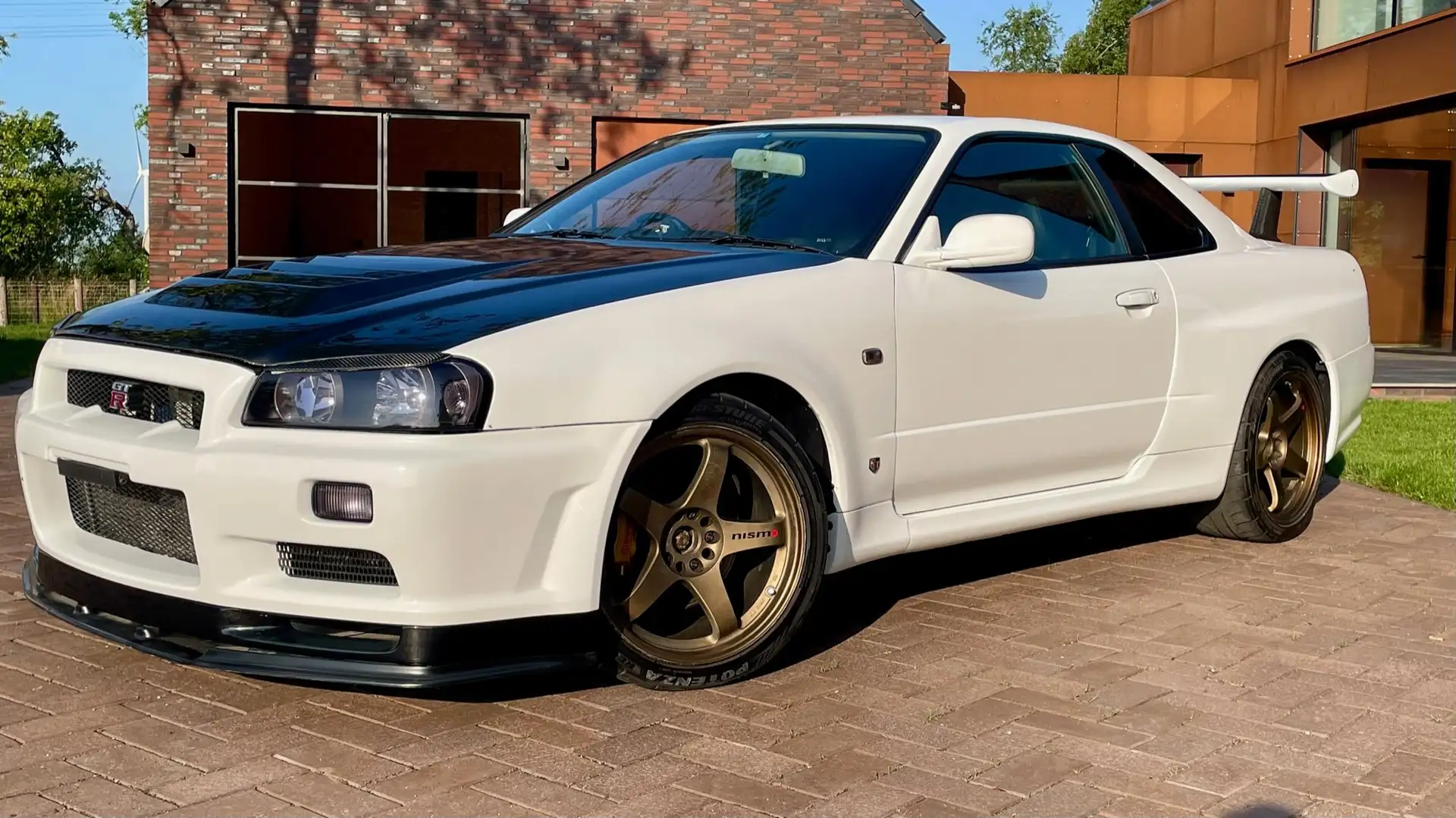 Nissan Skyline Bianco - 1