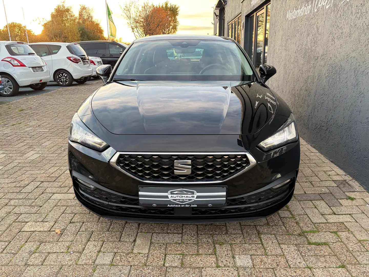 SEAT Leon Xcellence*Top Zustand*1.Hand*SH gepfl.*Top Austtat Schwarz - 2