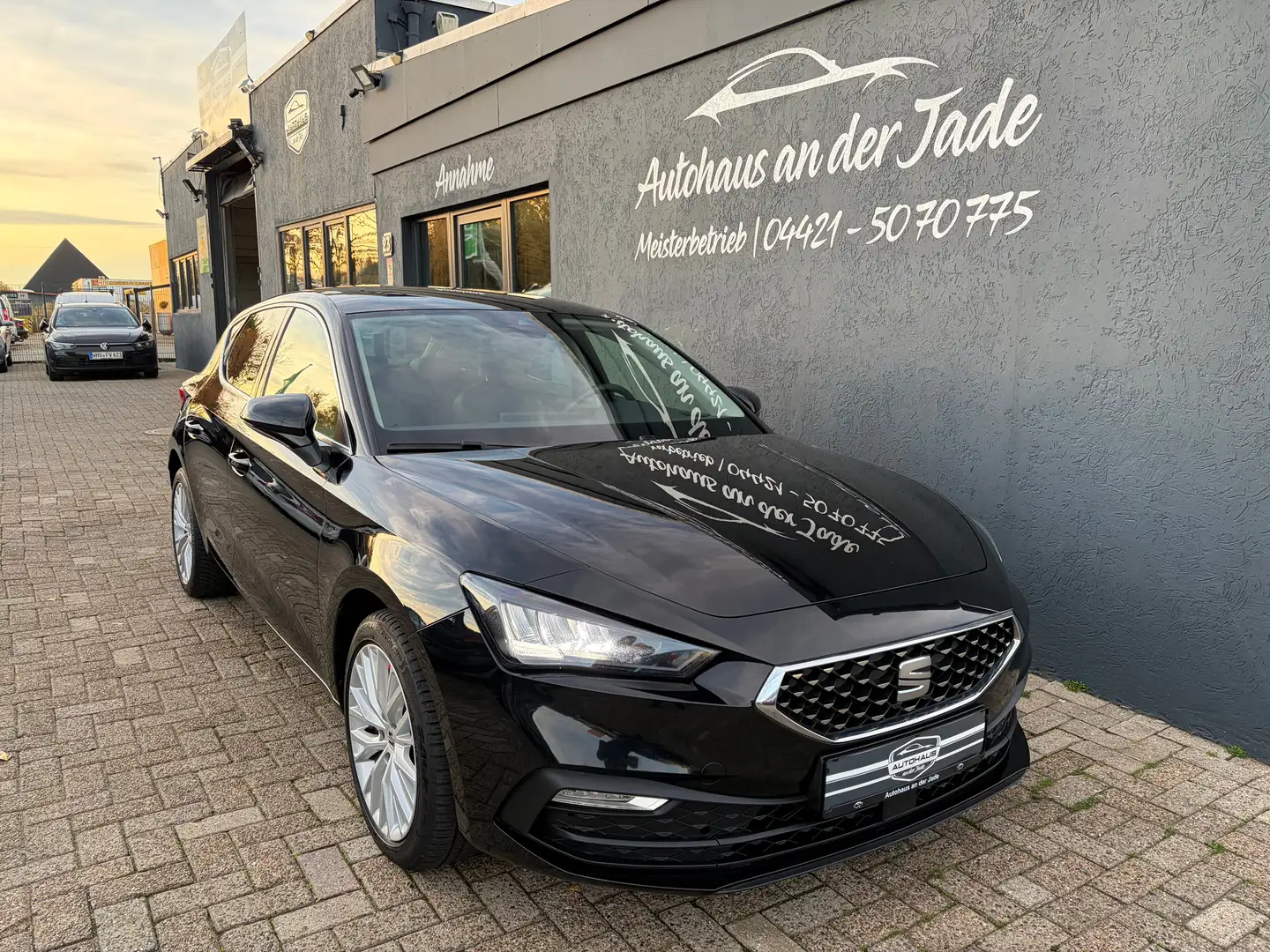 SEAT Leon Xcellence*Top Zustand*1.Hand*SH gepfl.*Top Austtat Schwarz - 1