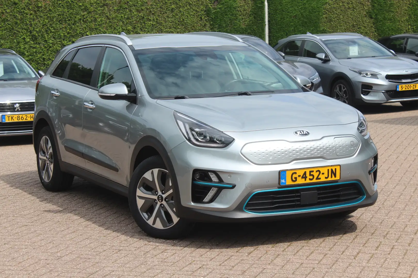 Kia e-Niro ExecutiveLine 64 kWh / SoH 100% / NIEUWSTAAT! / Ca Šedá - 1