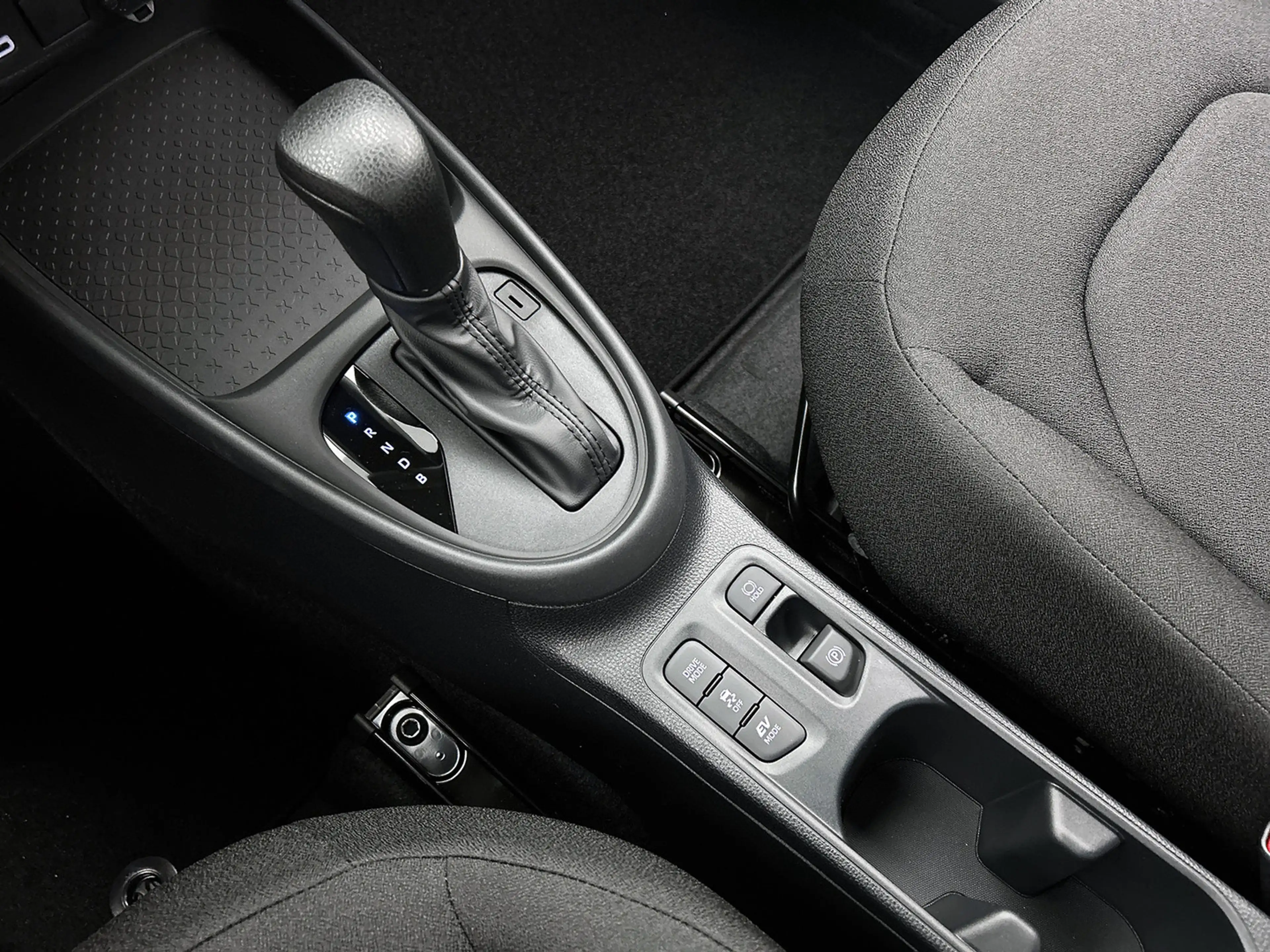Toyota Aygo X Hybrid 115 play Voorraadkorting 1000 euro! — photo 11