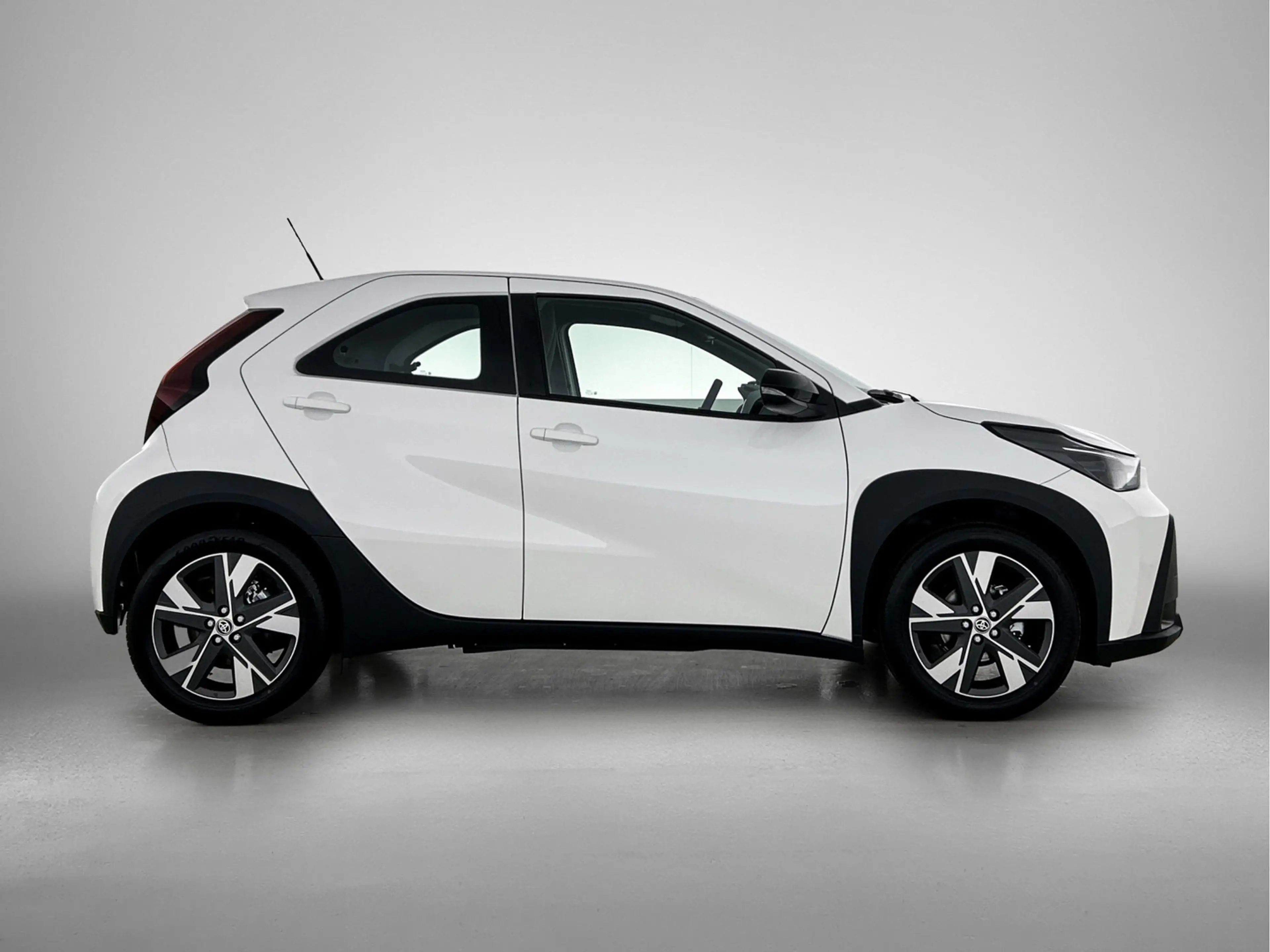 Toyota Aygo X Hybrid 115 play Voorraadkorting 1000 euro! — photo 12
